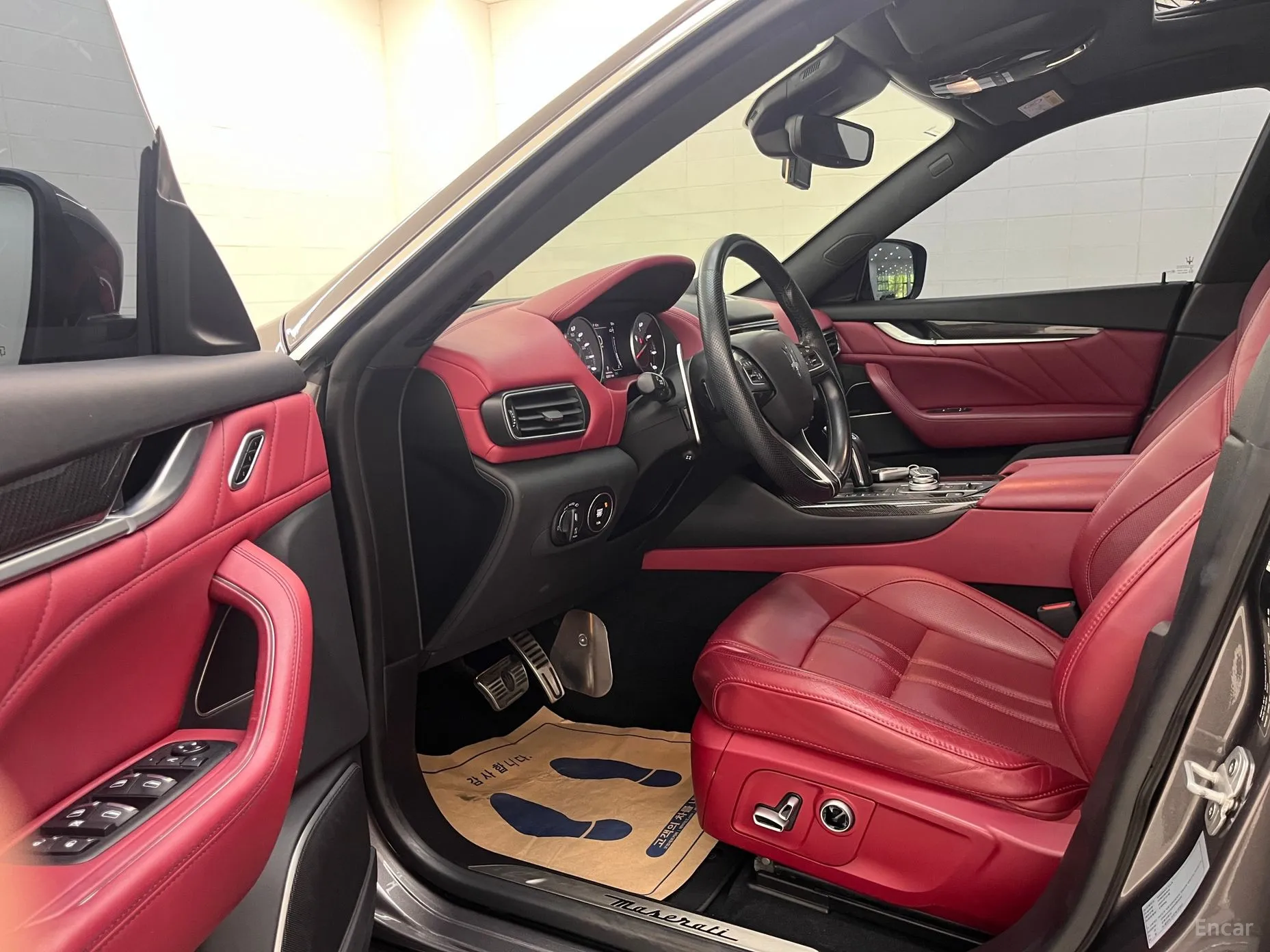 Maserati Levante превью 13