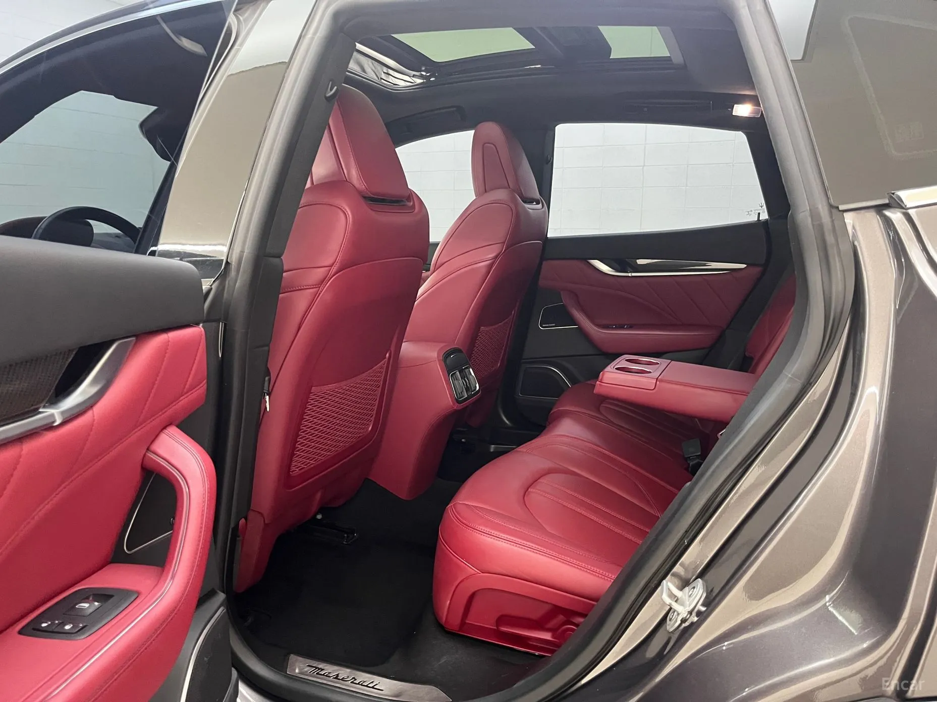 Maserati Levante превью 14