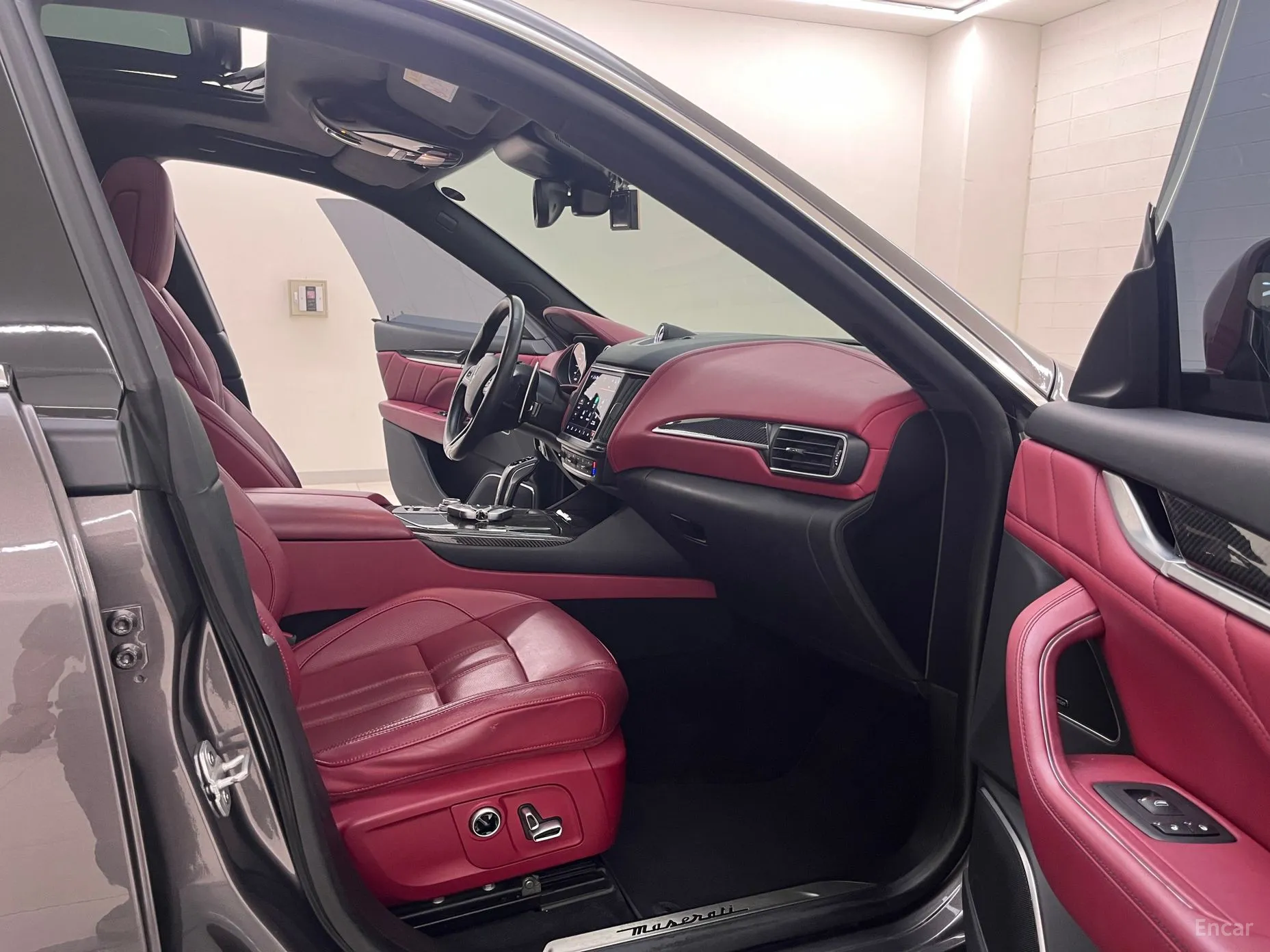 Maserati Levante превью 15