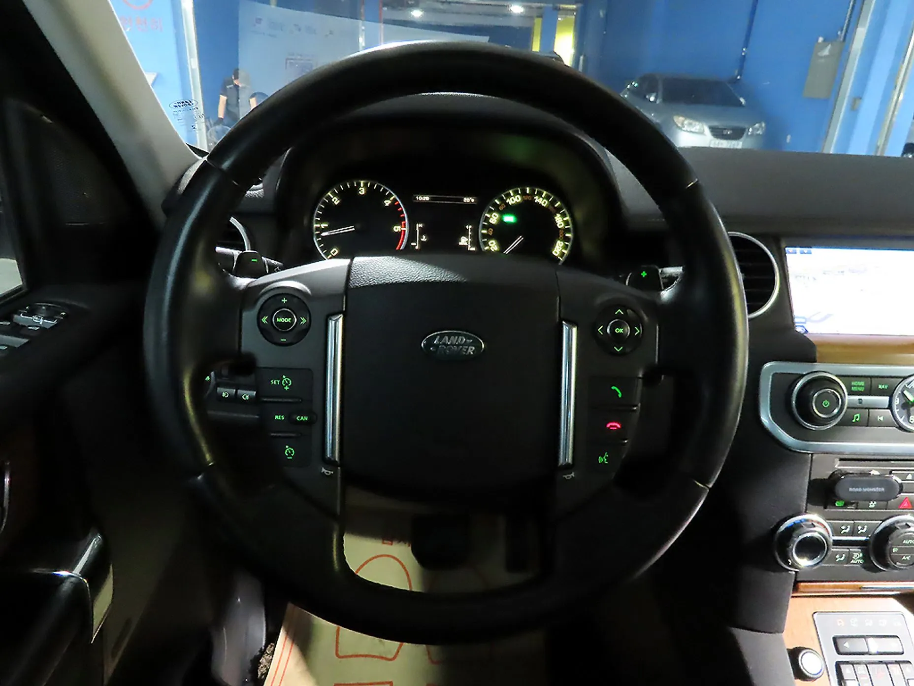 Land Rover Discovery 4 превью 10