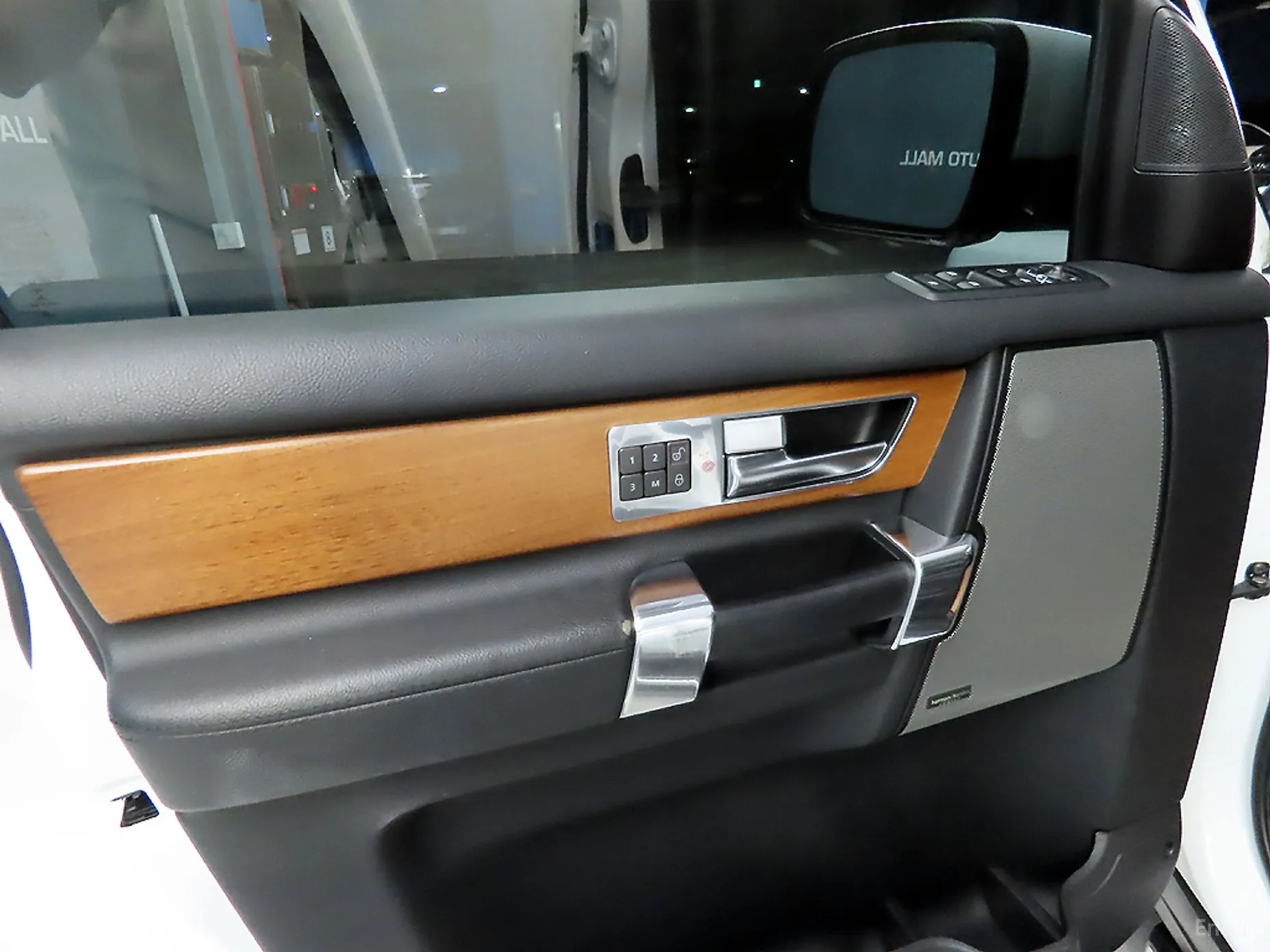 Land Rover Discovery 4 превью 14