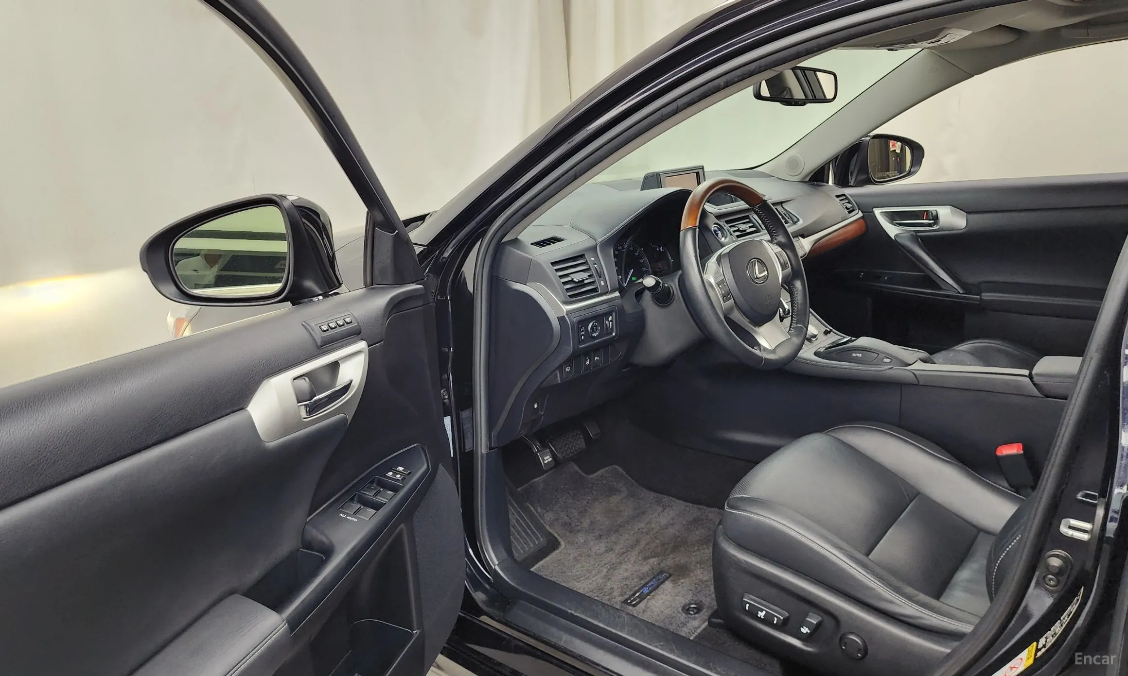 Lexus CT200h превью 10