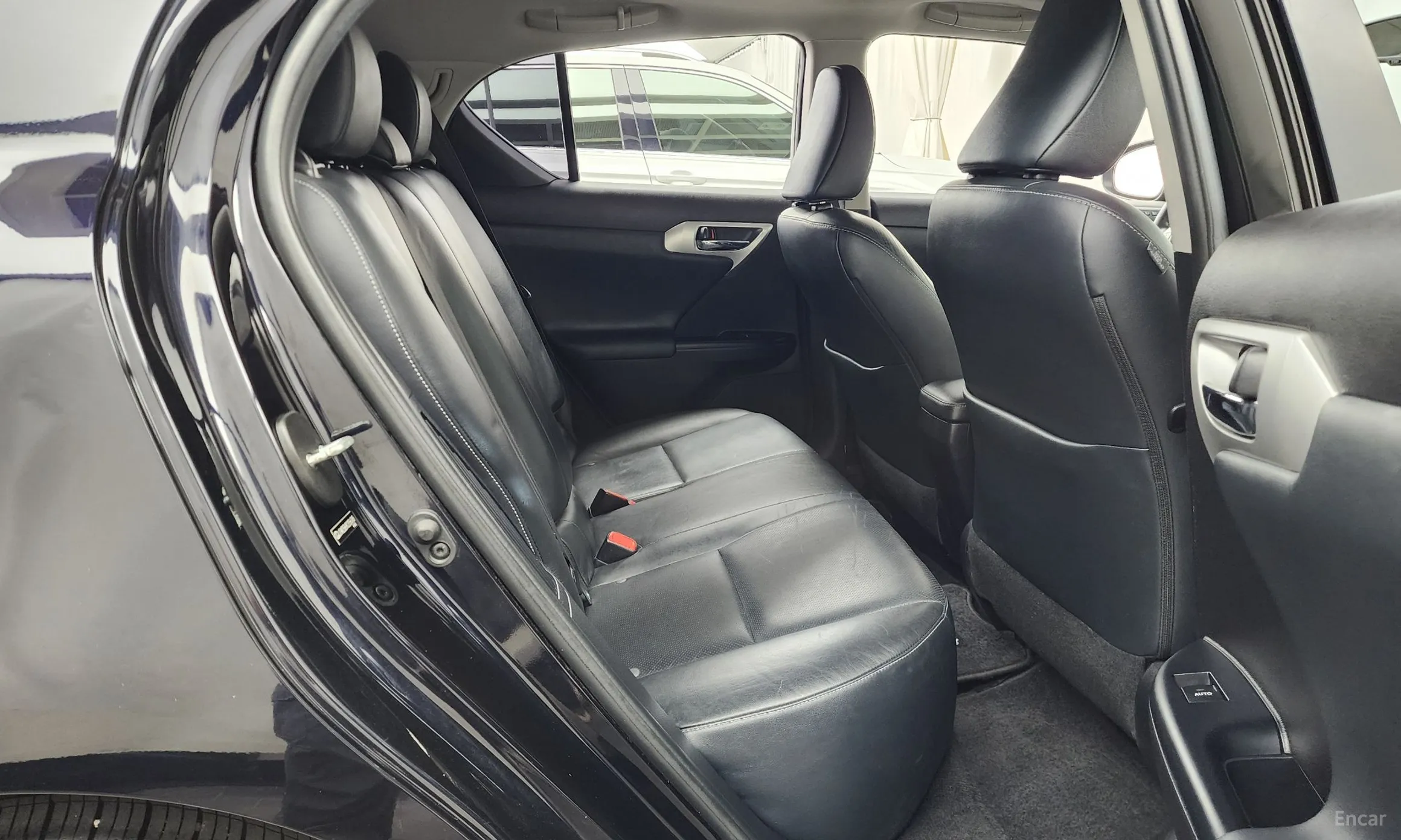 Lexus CT200h превью 12
