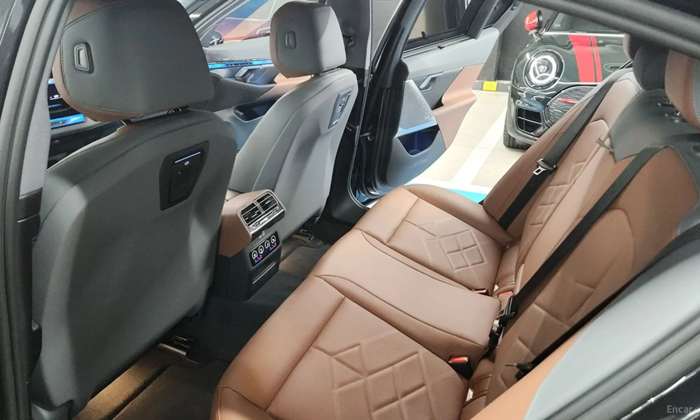BMW 5 Series (G60) превью 11