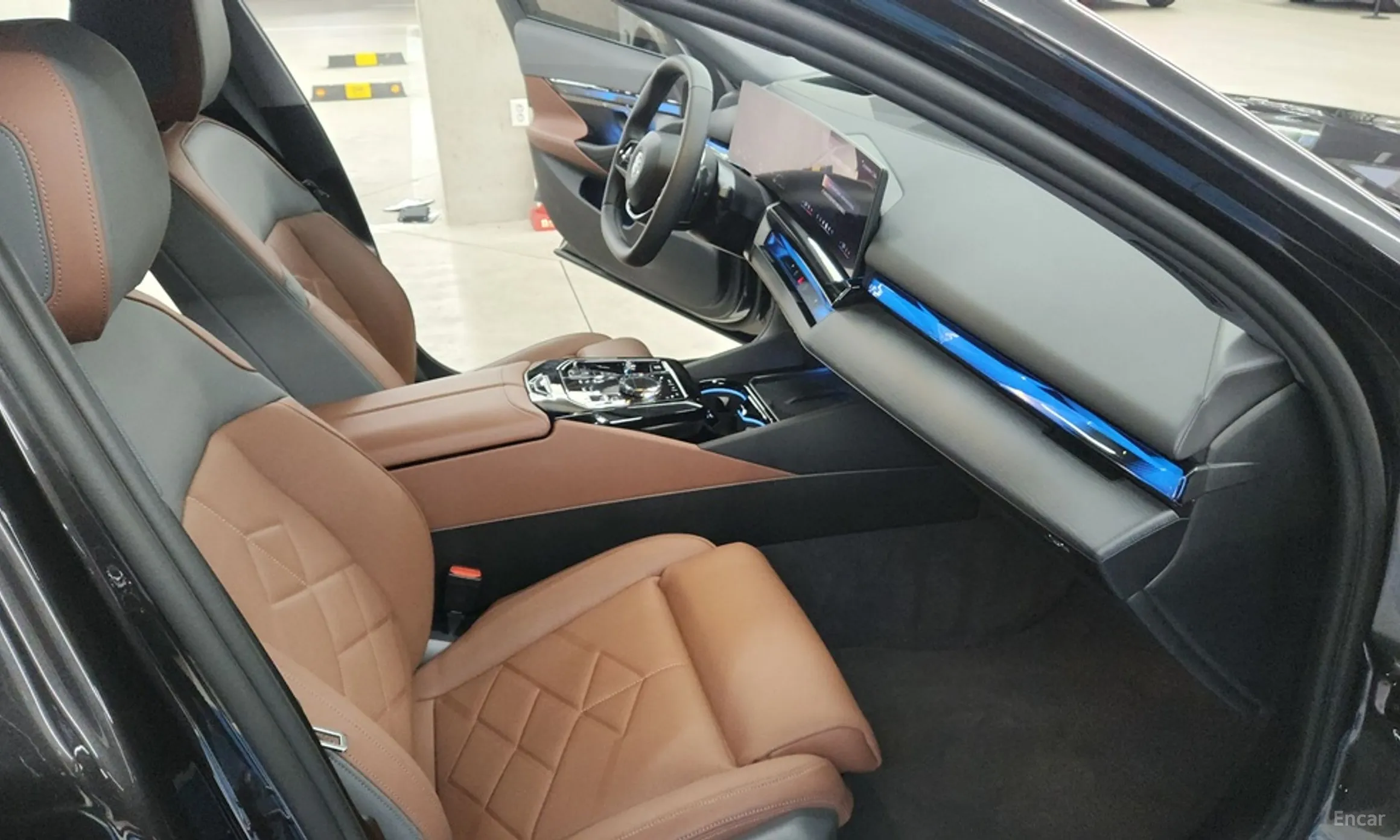 BMW 5 Series (G60) превью 12