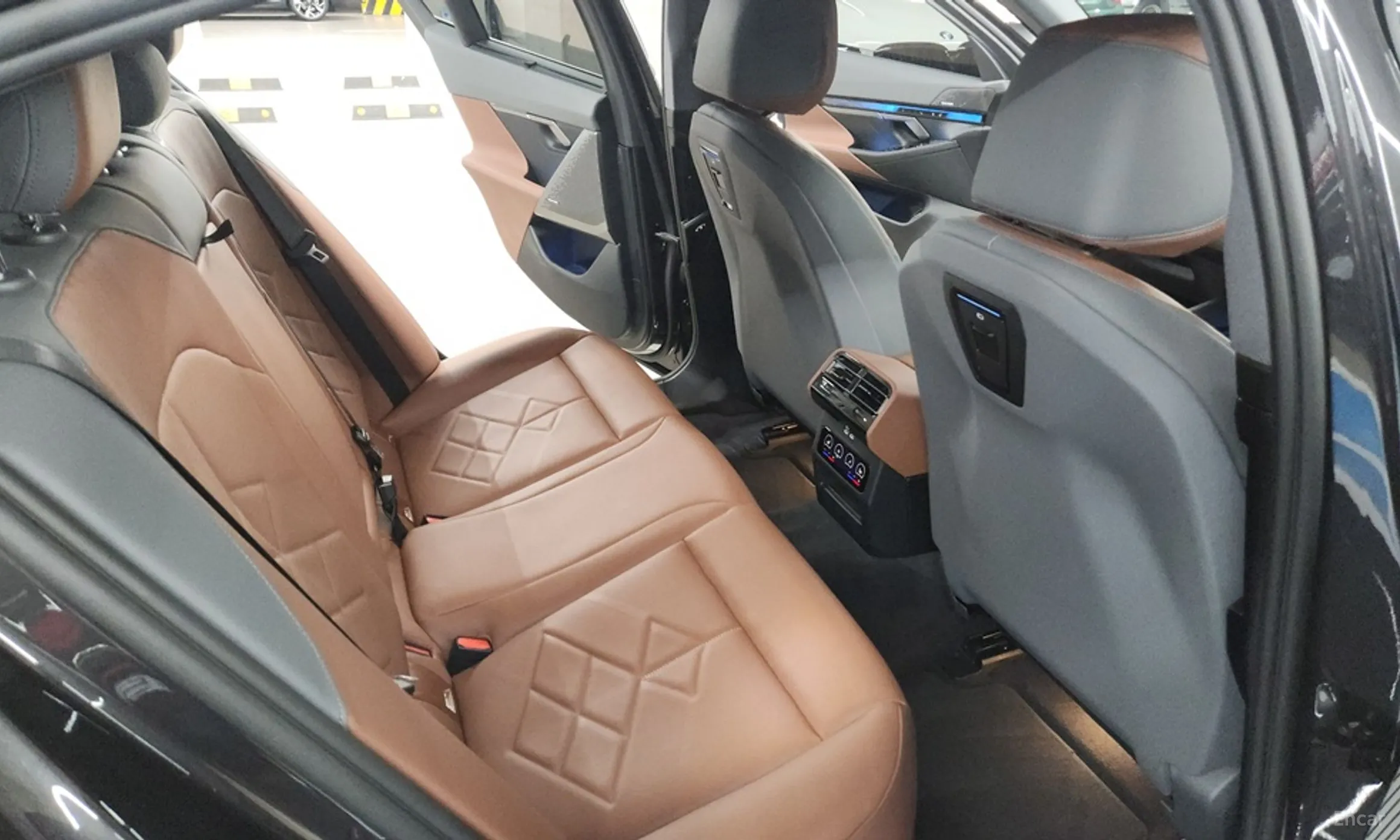 BMW 5 Series (G60) превью 13