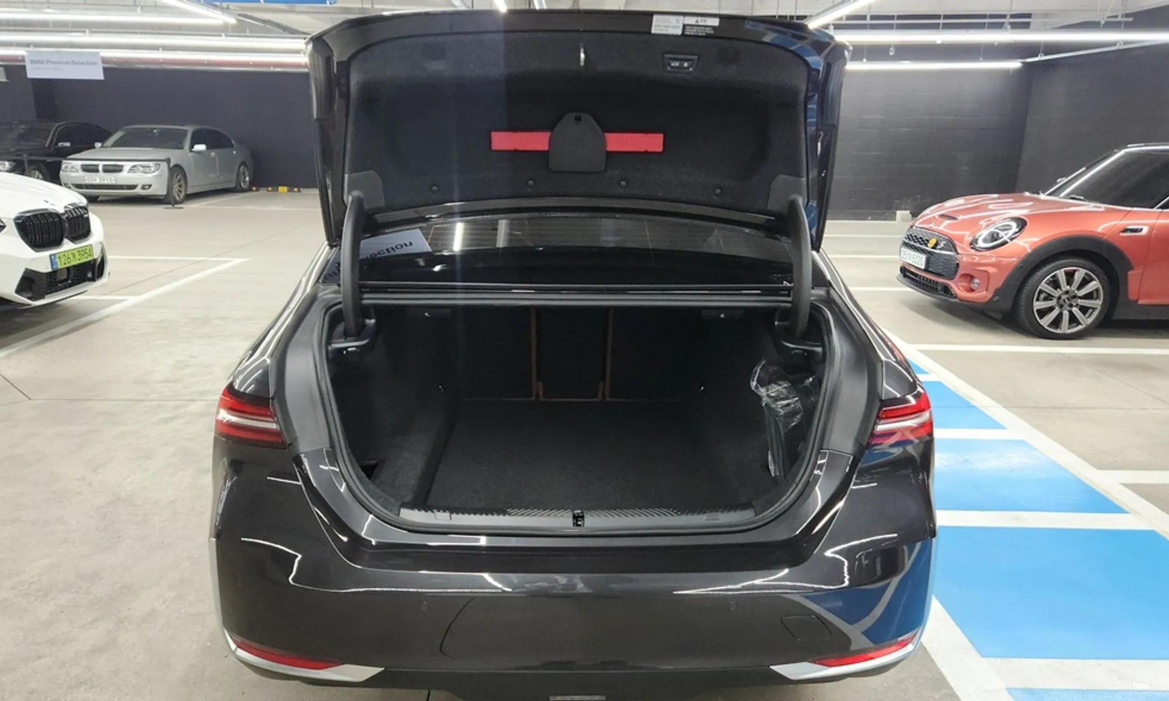 BMW 5 Series (G60) превью 19
