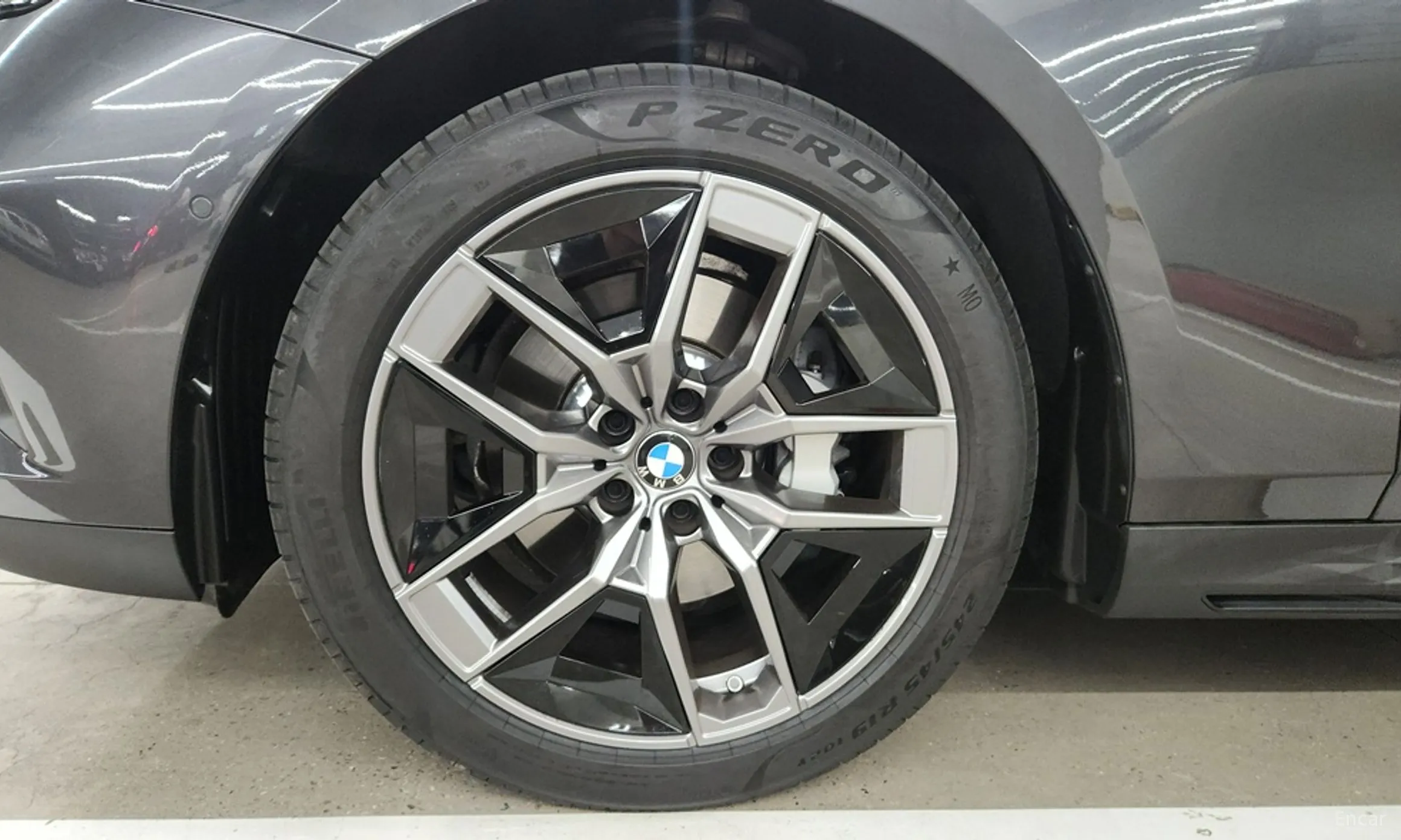 BMW 5 Series (G60) превью 5