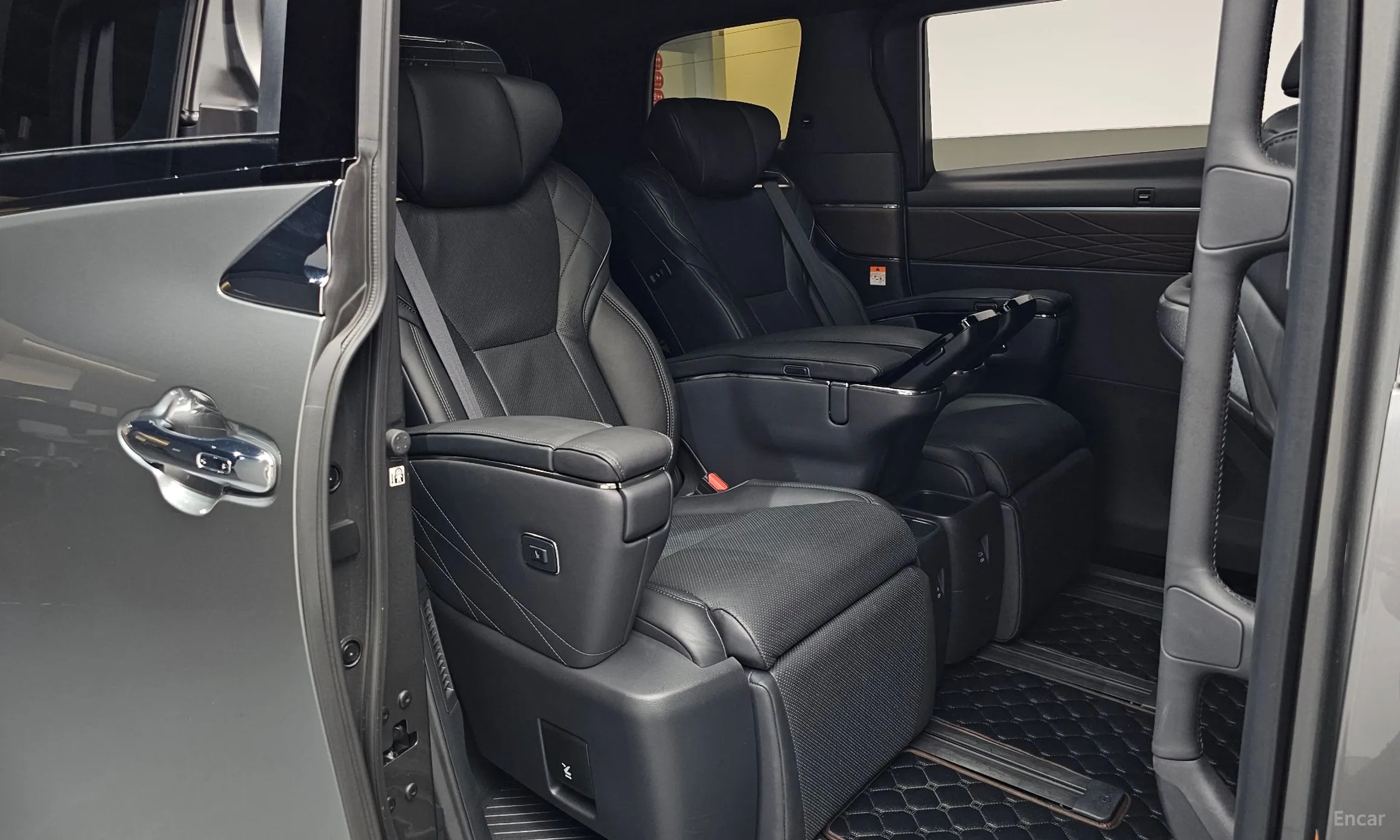 Toyota Alphard 4th Generation превью 11