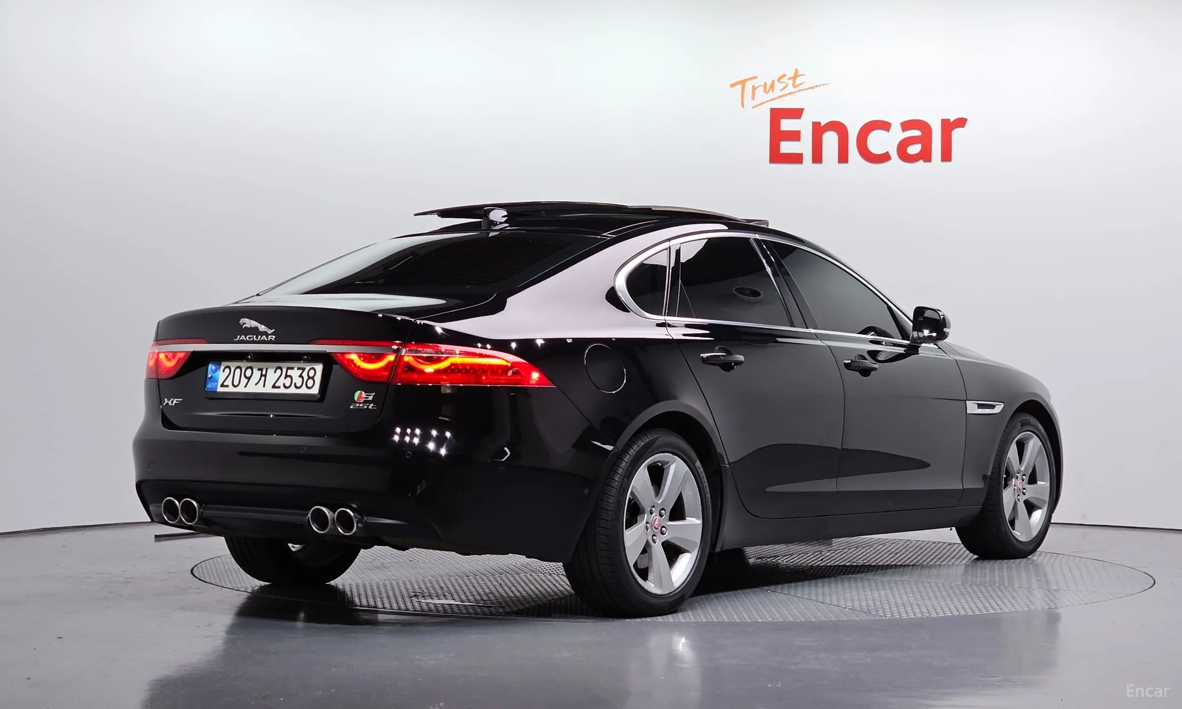 Jaguar XF (x260)