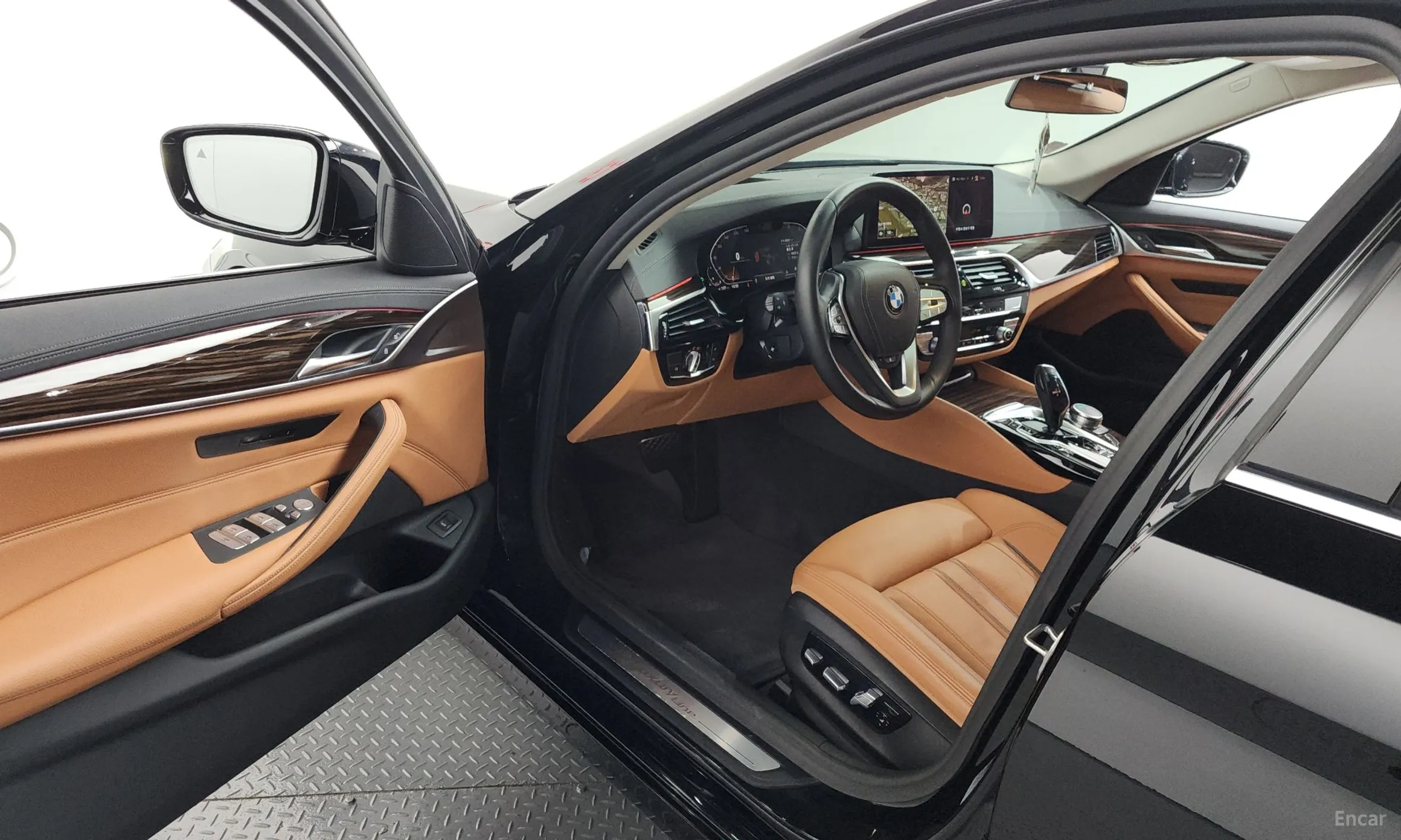 BMW 5 Series (G30) превью 10