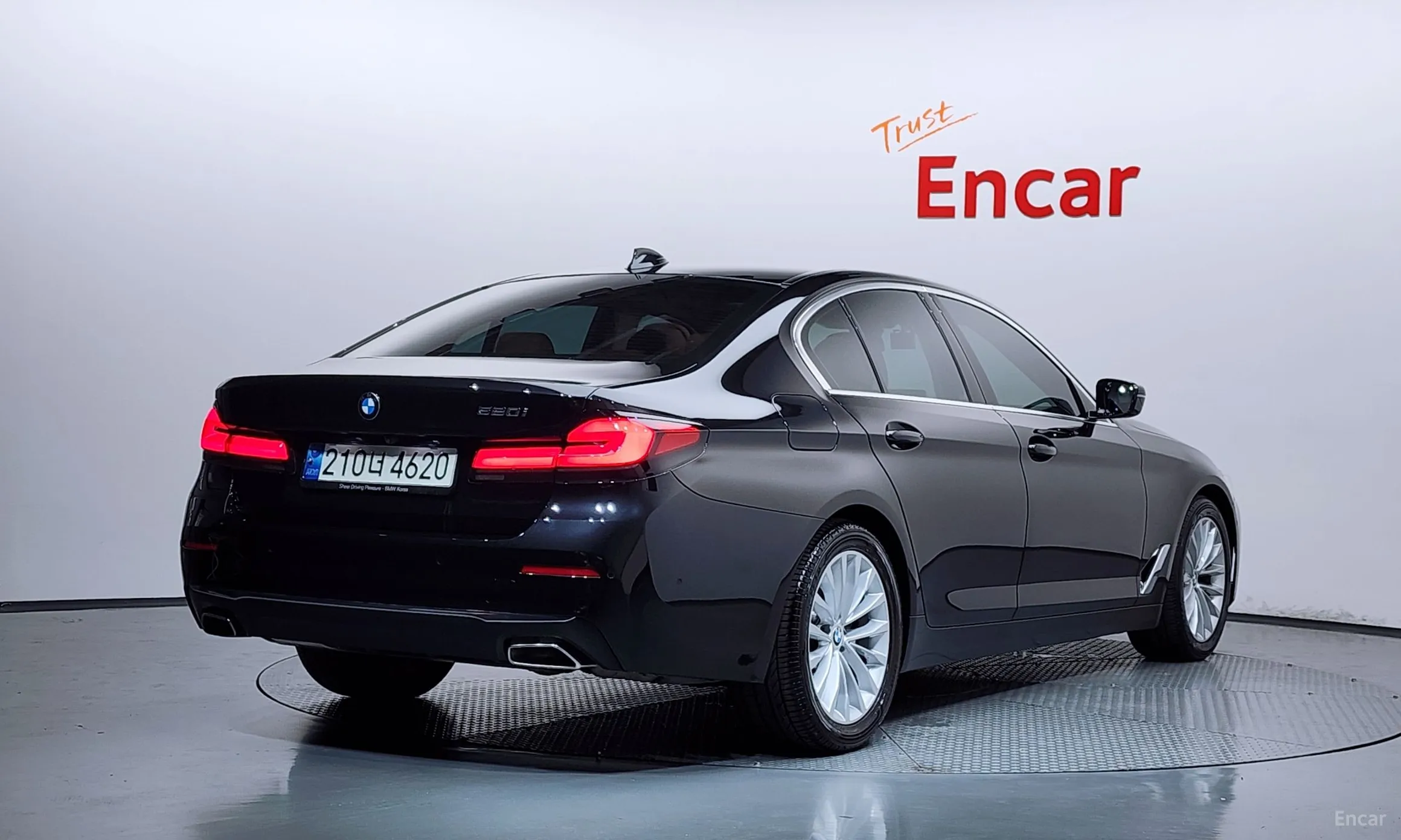 BMW 5 Series (G30) превью 2