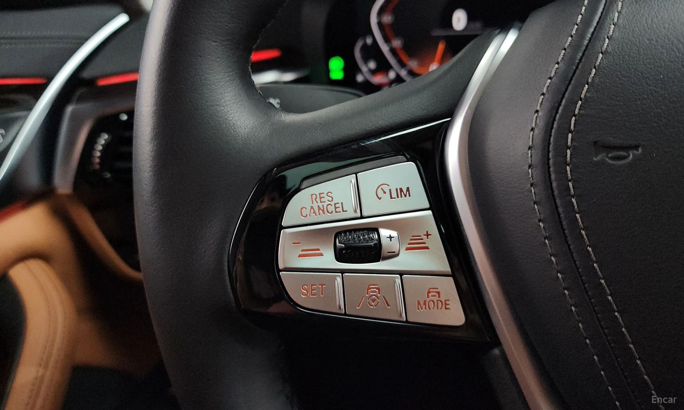 BMW 5 Series (G30) превью 16