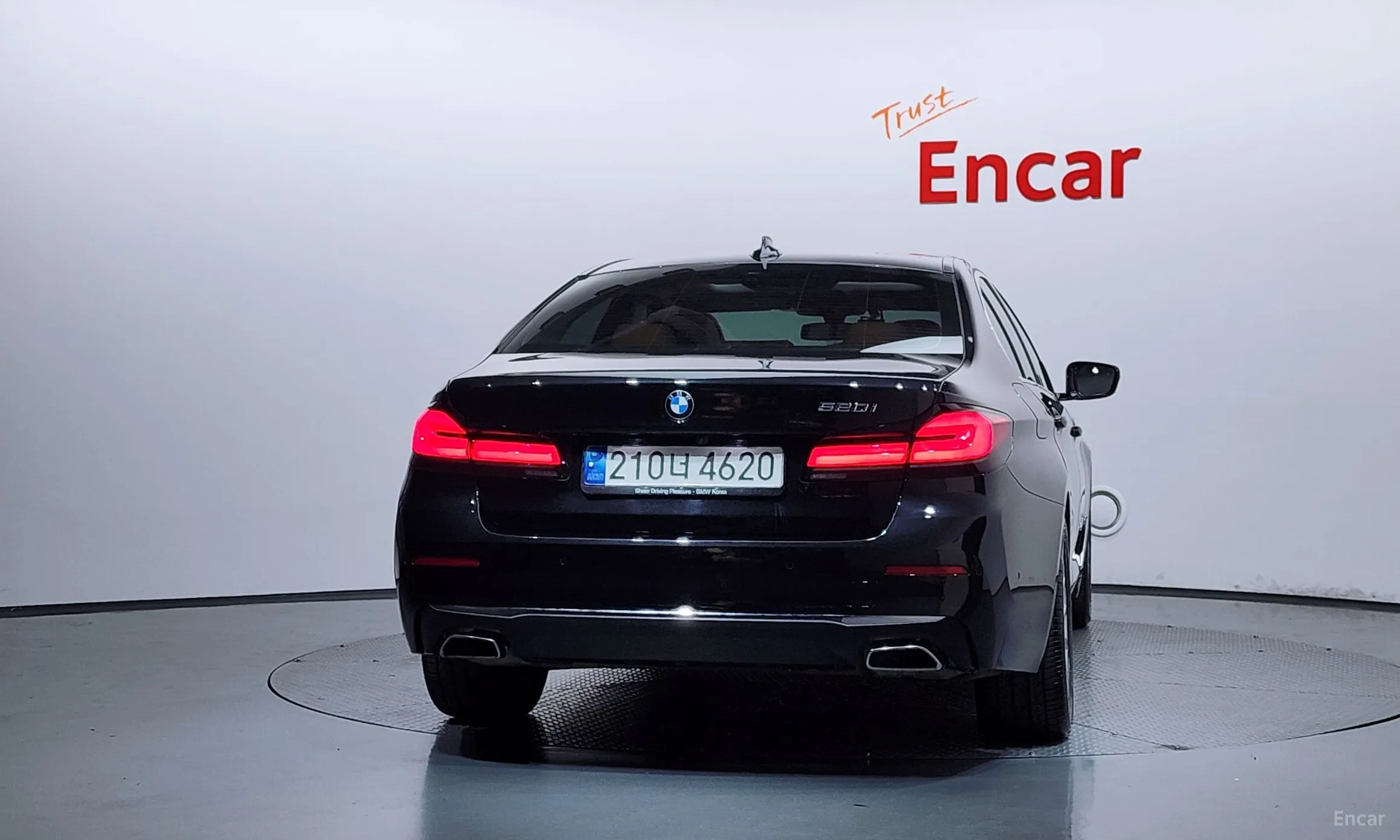 BMW 5 Series (G30) превью 4