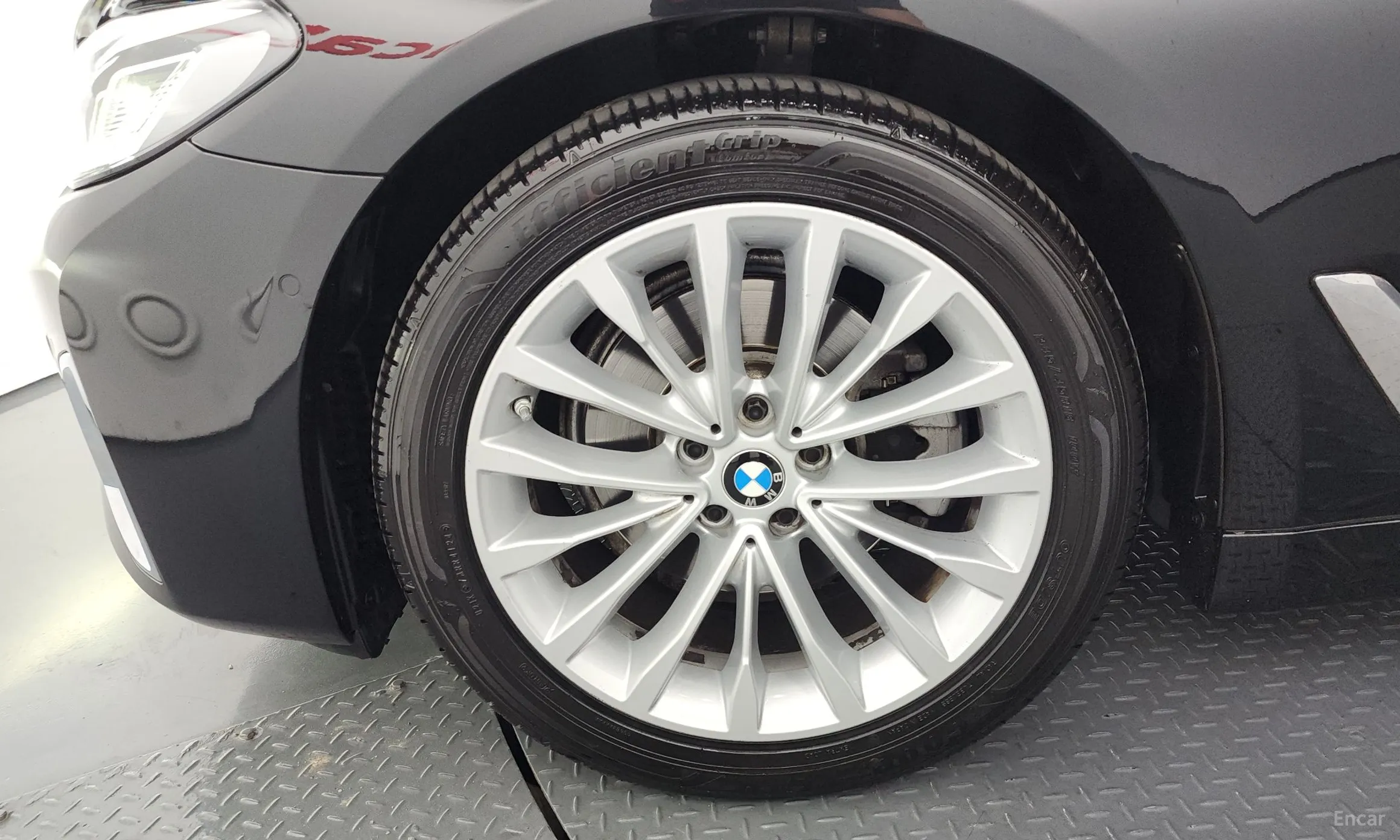 BMW 5 Series (G30) превью 5