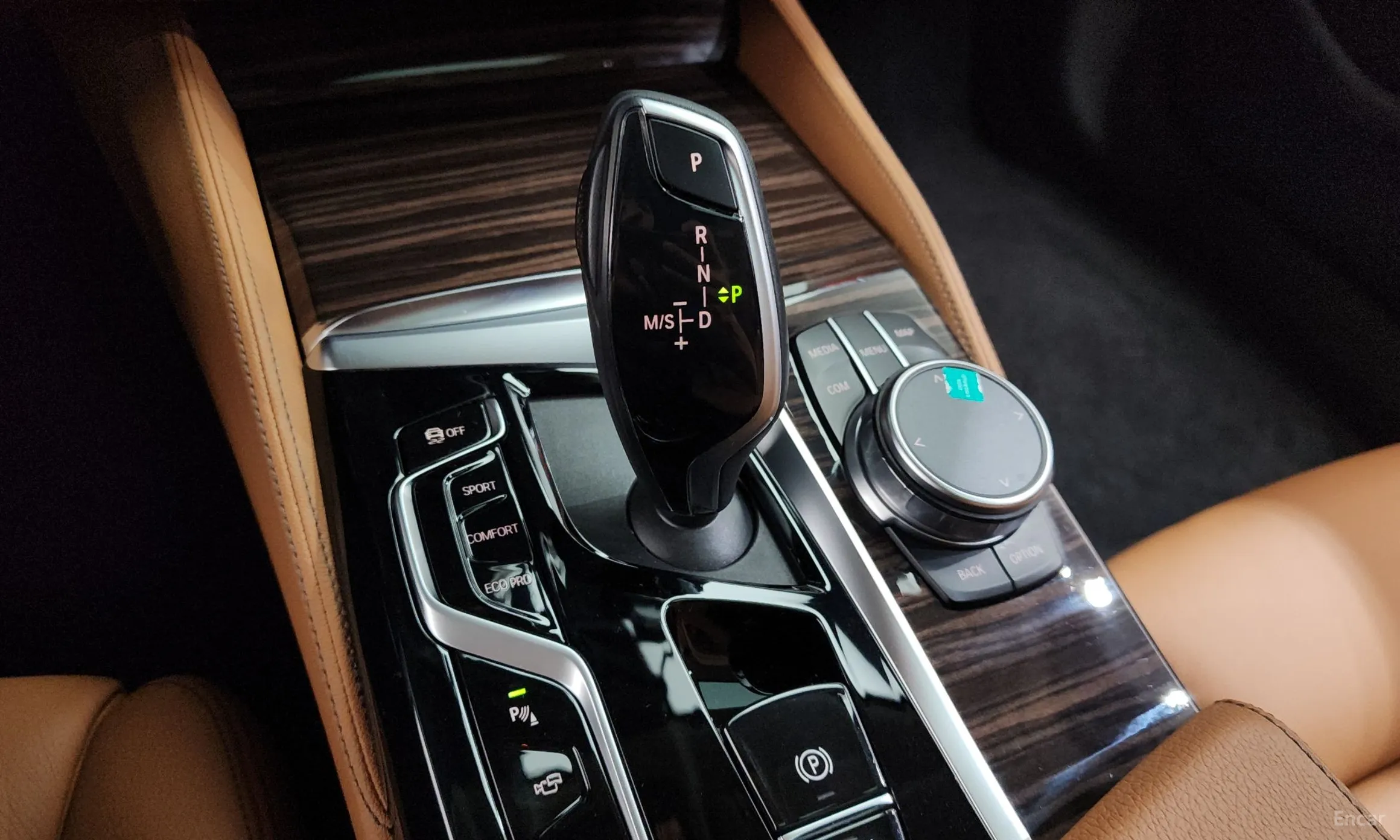 BMW 5 Series (G30) превью 9