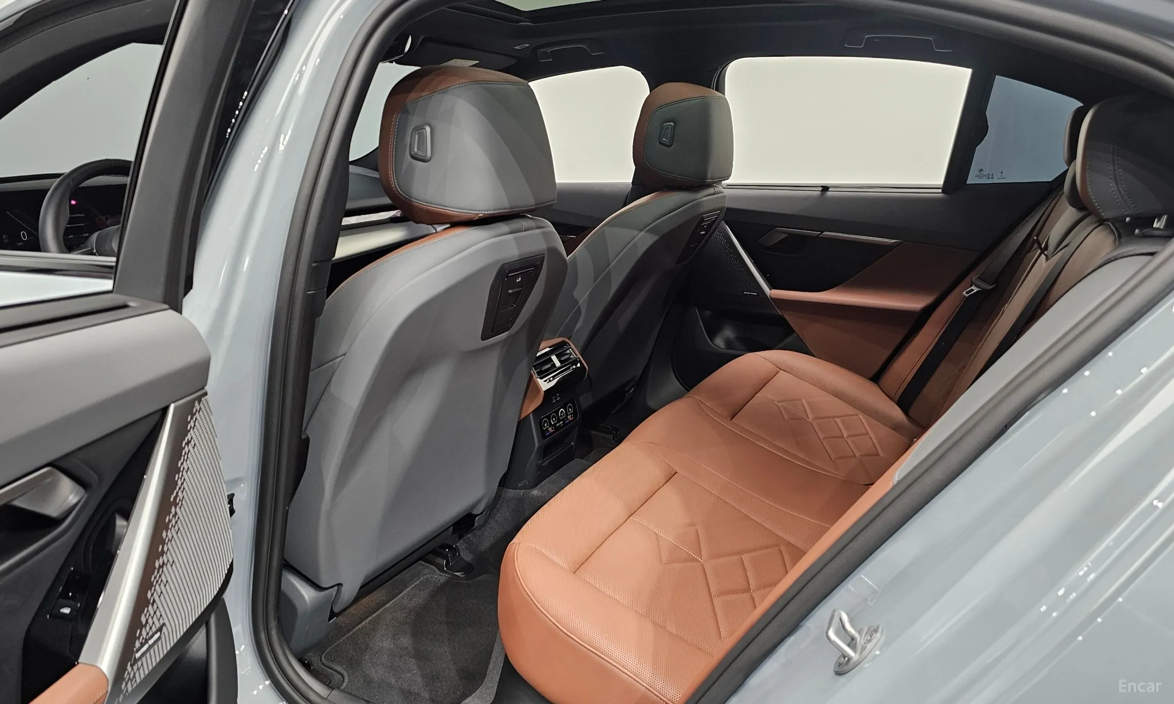BMW 5 Series (G60) превью 12