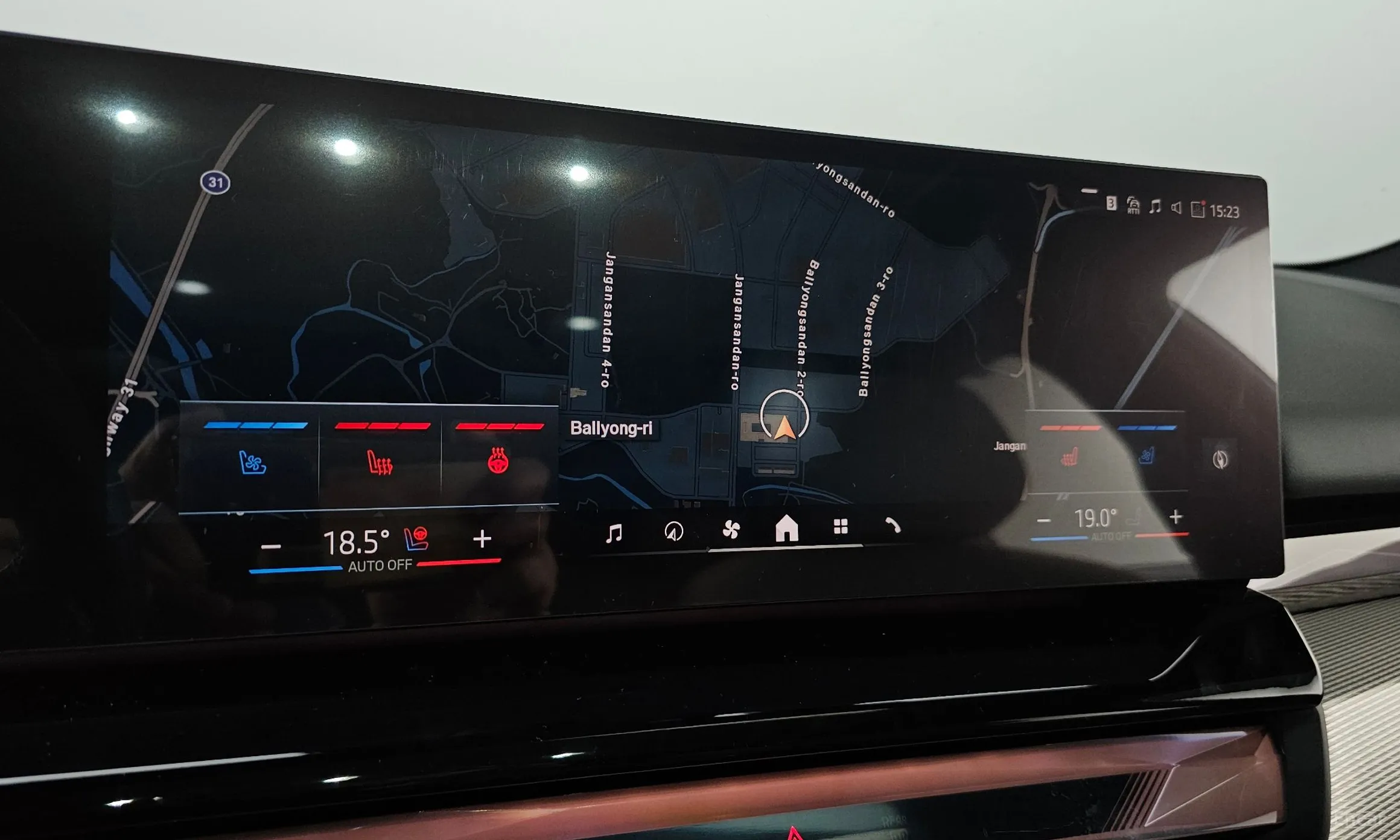 BMW 5 Series (G60) превью 18