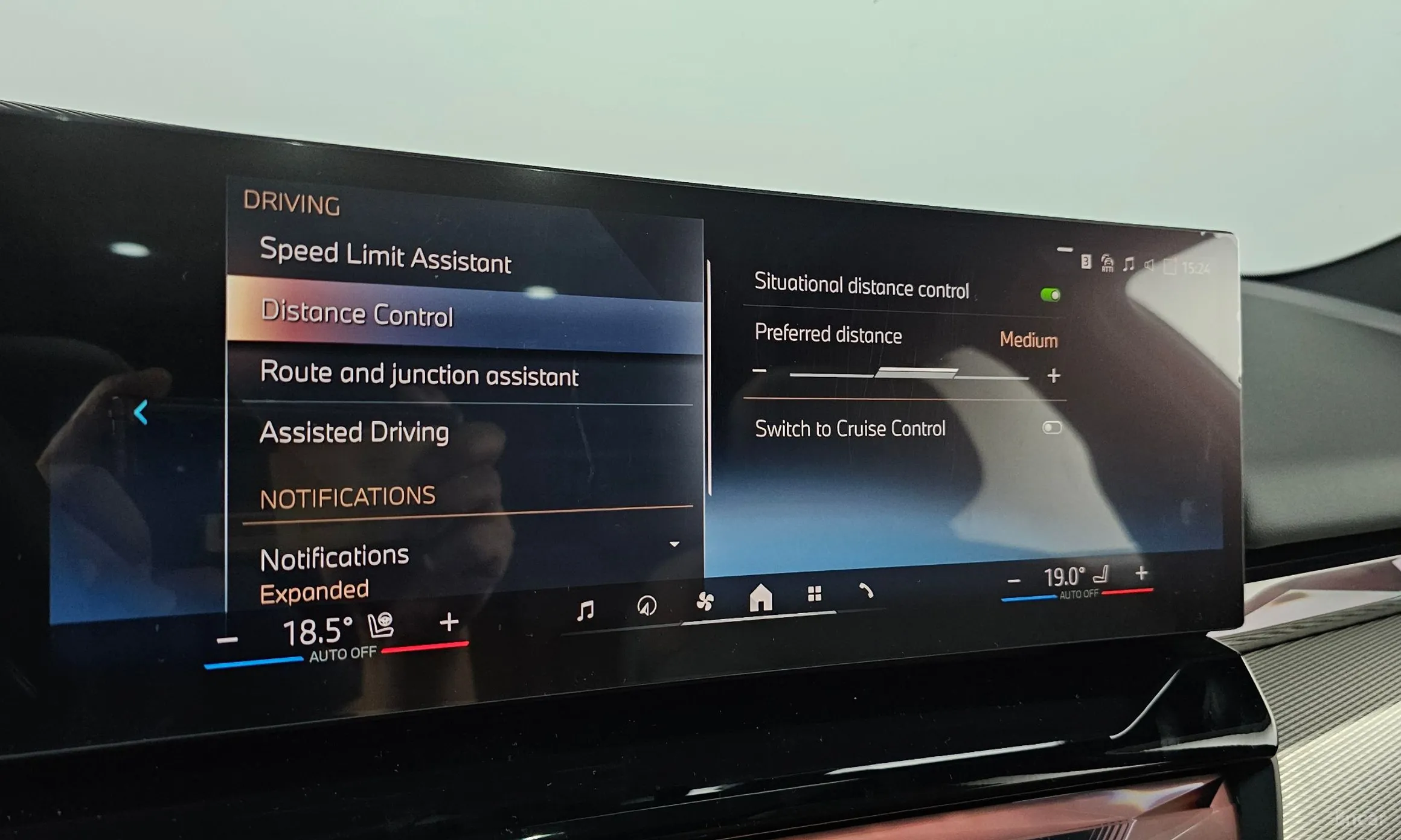 BMW 5 Series (G60) превью 20