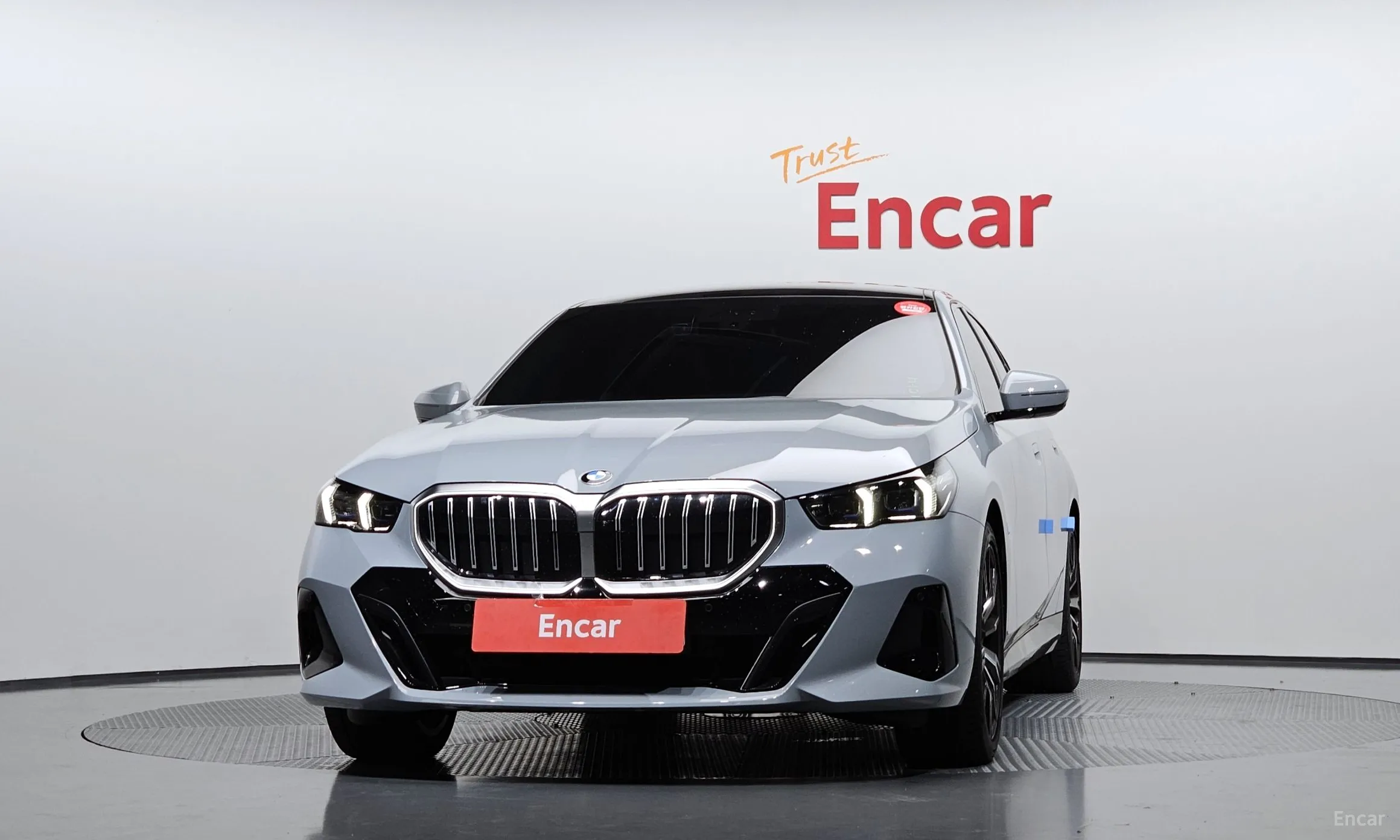 BMW 5 Series (G60) превью 3
