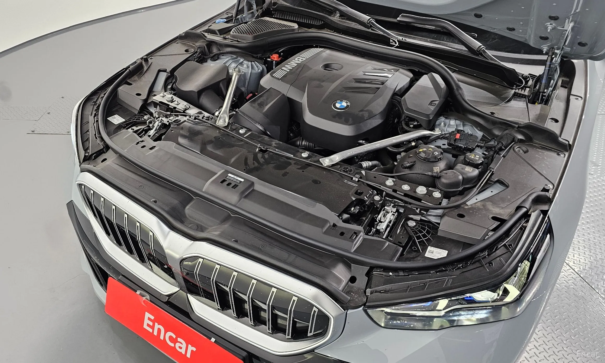 BMW 5 Series (G60) превью 6