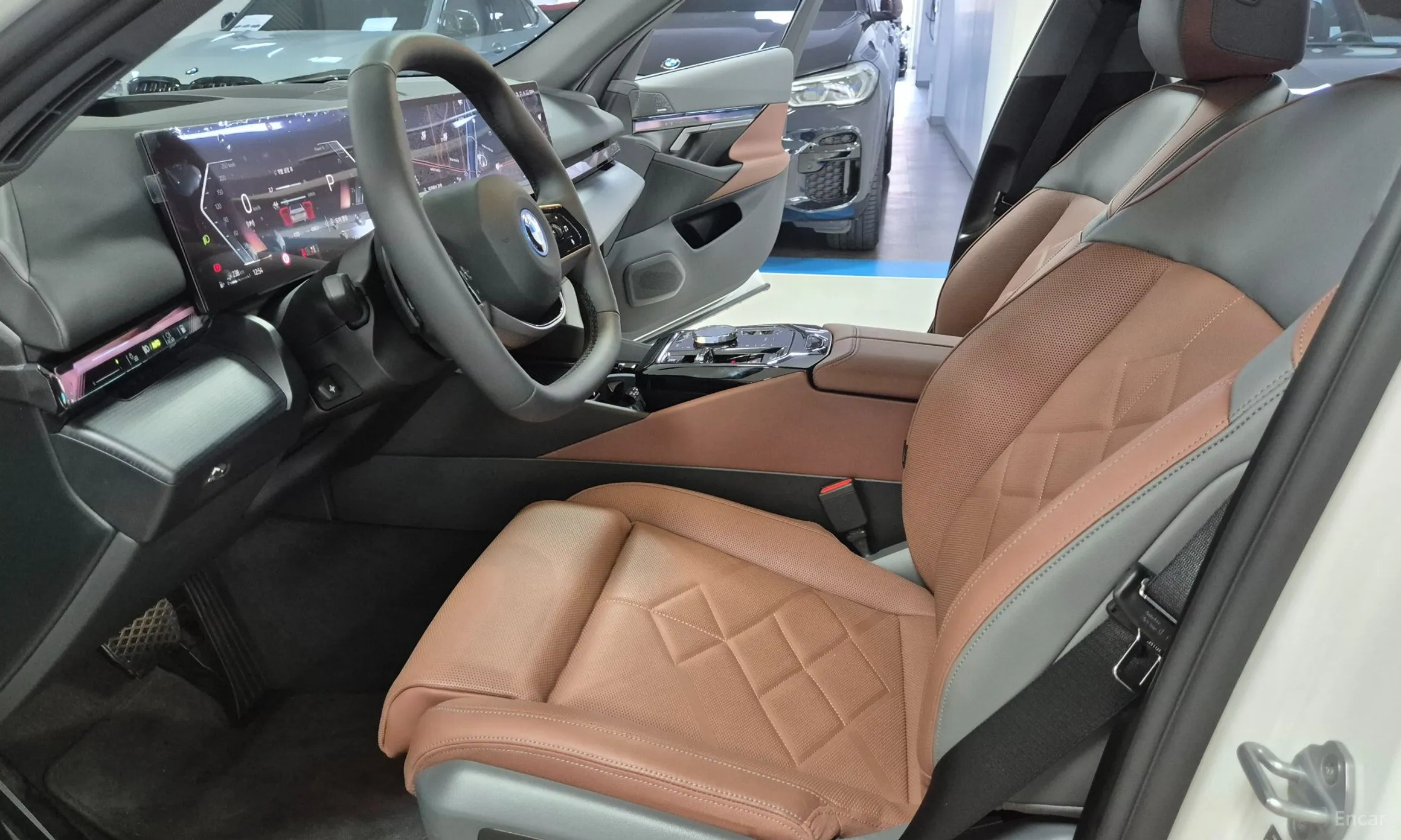 BMW 5 Series (G60) превью 10