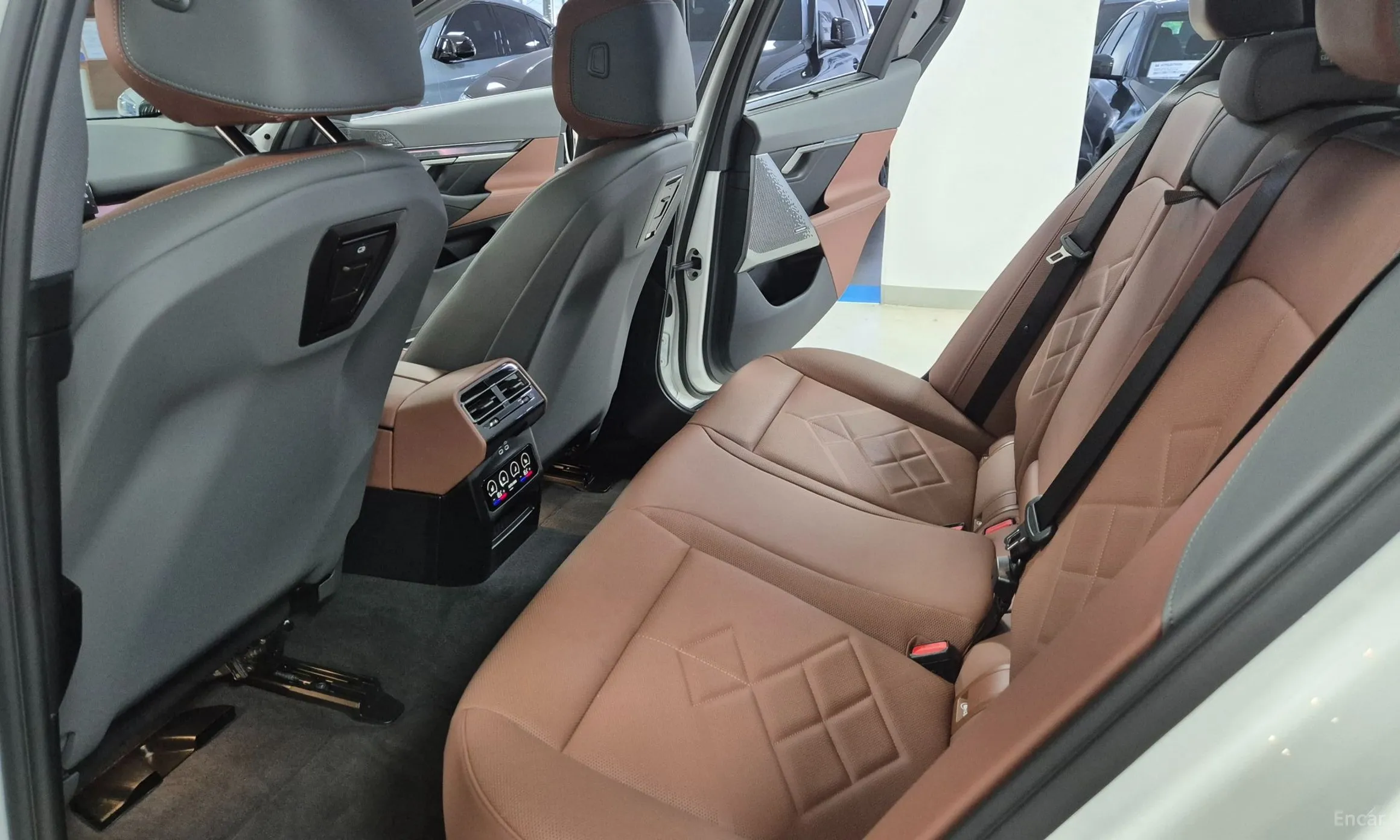BMW 5 Series (G60) превью 11