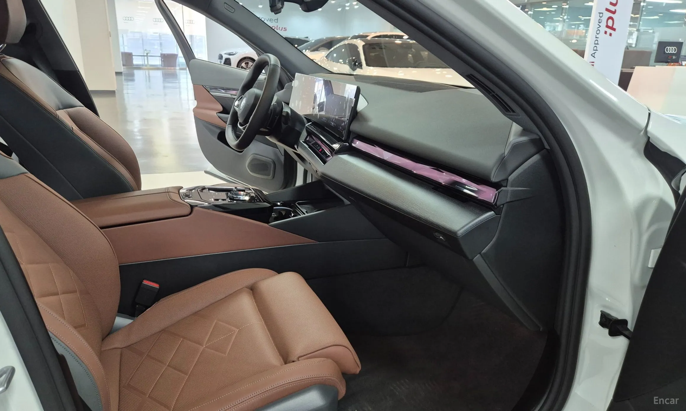BMW 5 Series (G60) превью 13