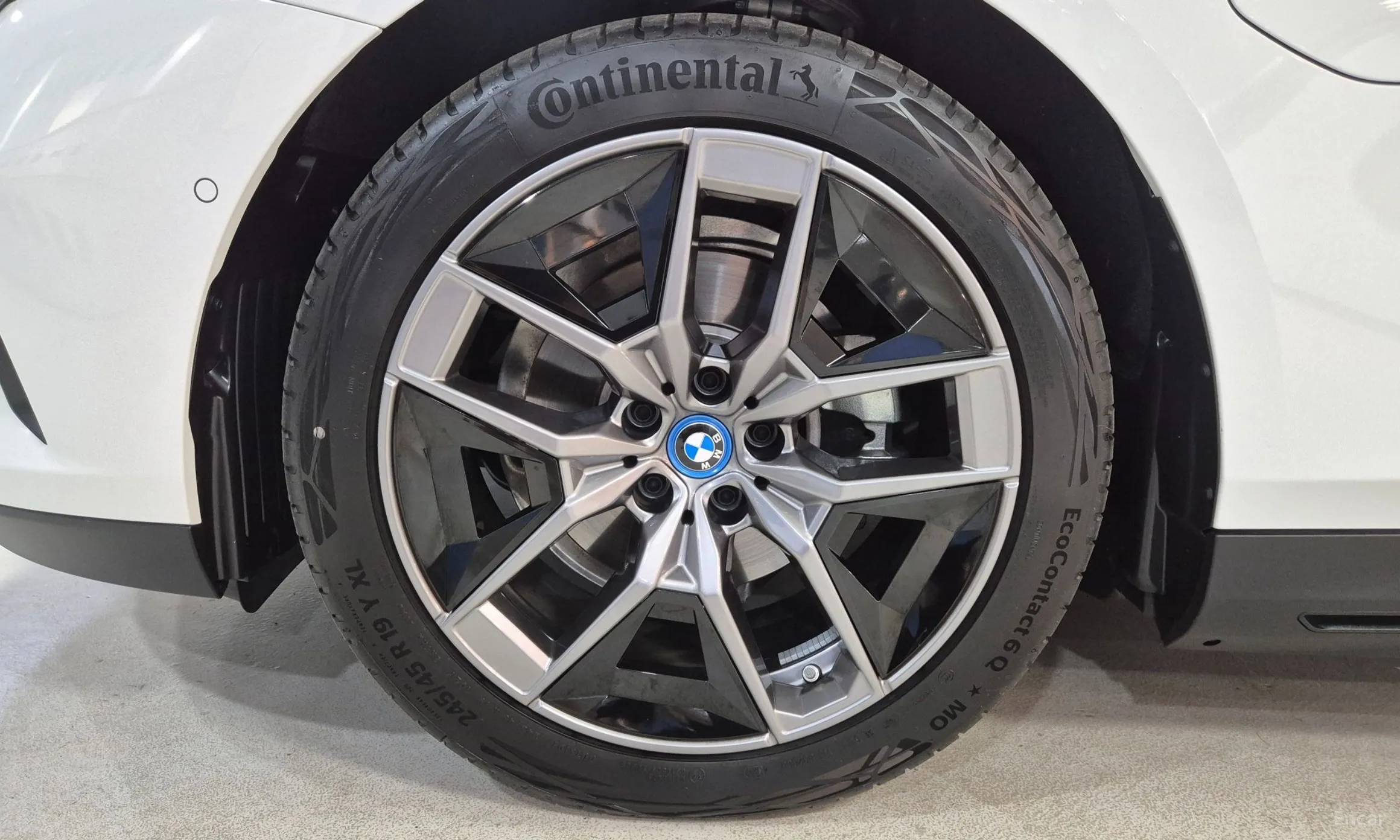 BMW 5 Series (G60) превью 5