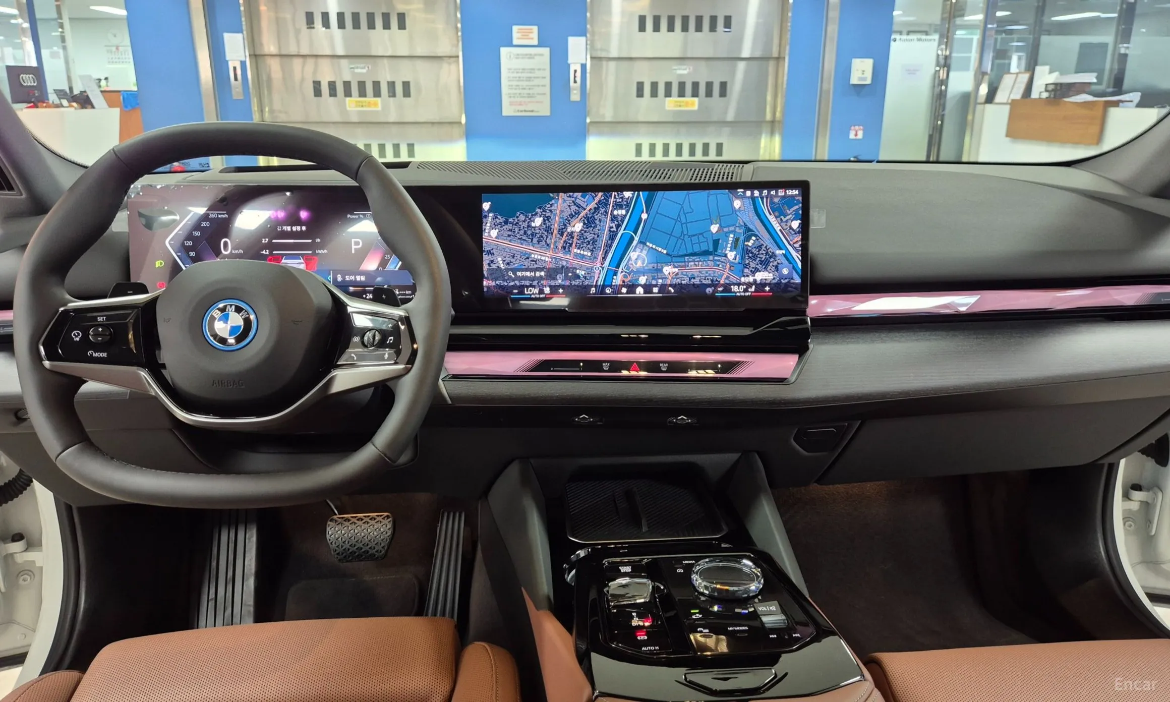 BMW 5 Series (G60) превью 7