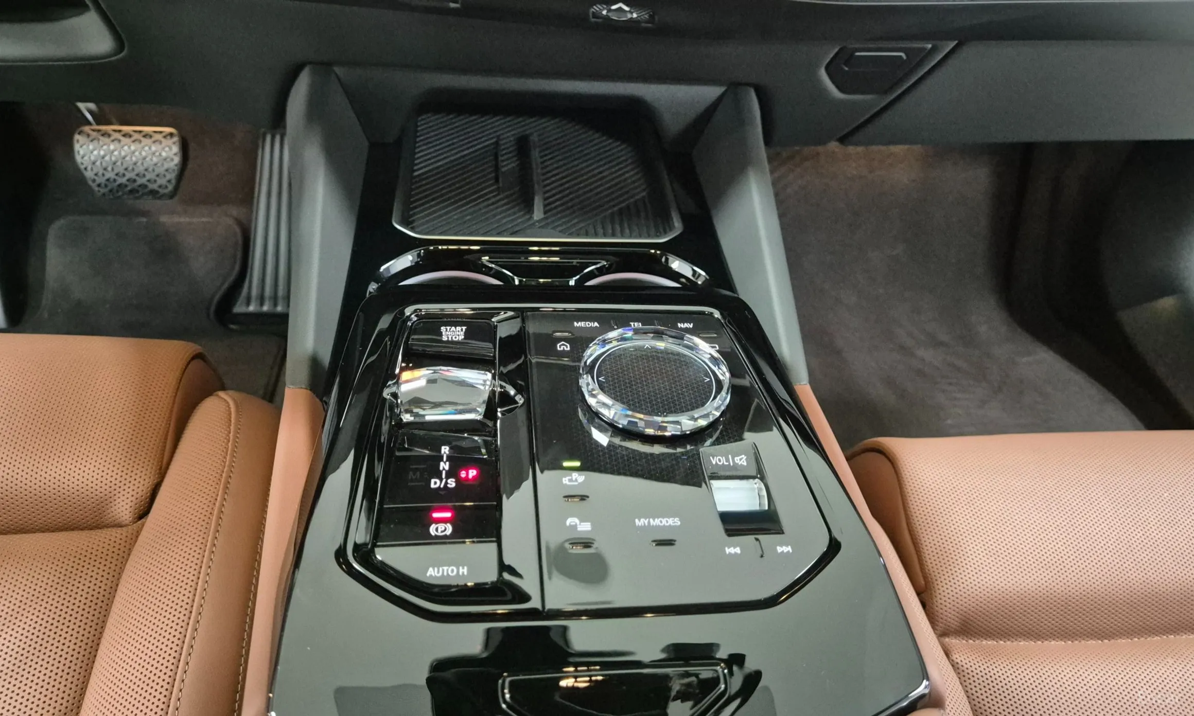 BMW 5 Series (G60) превью 9