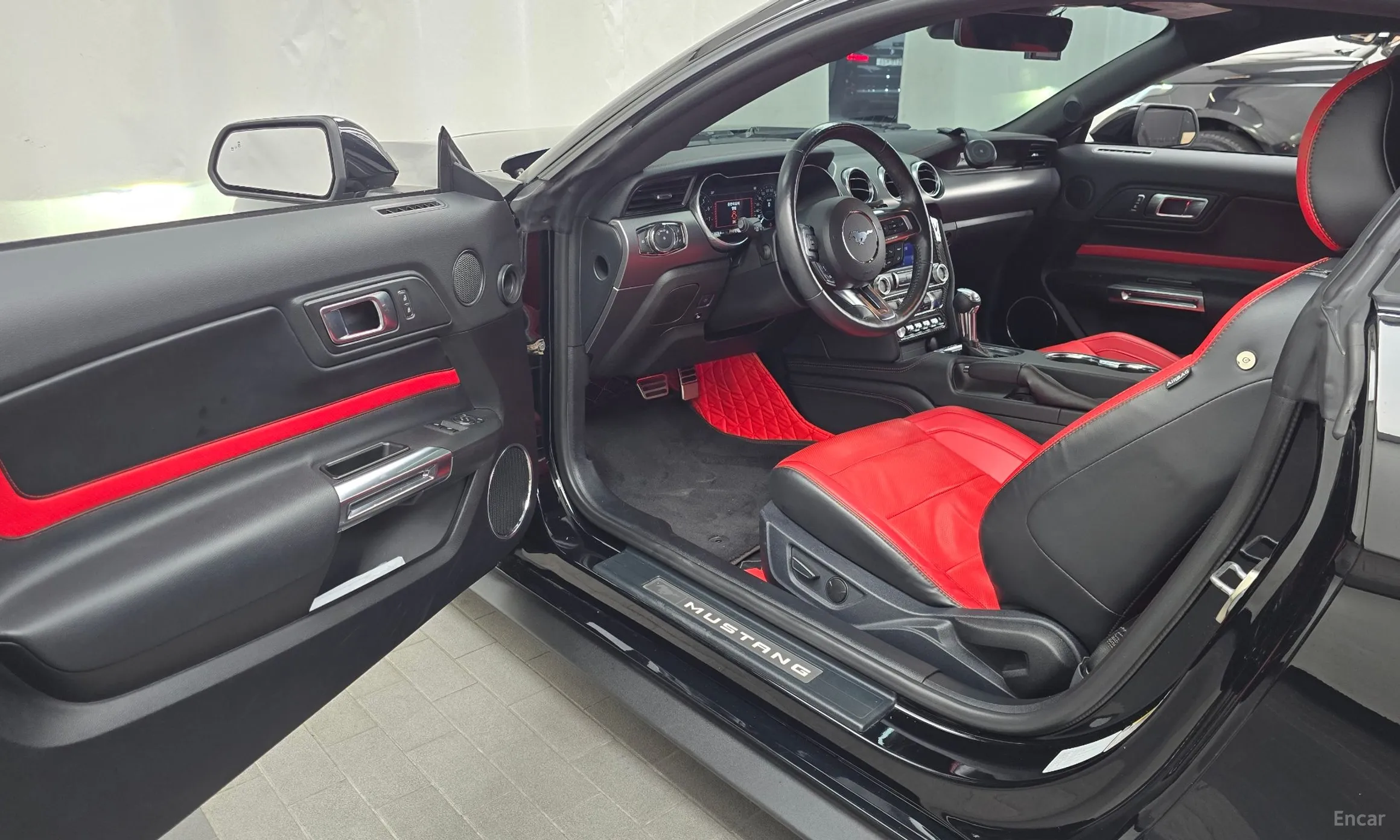 Ford Mustang превью 10