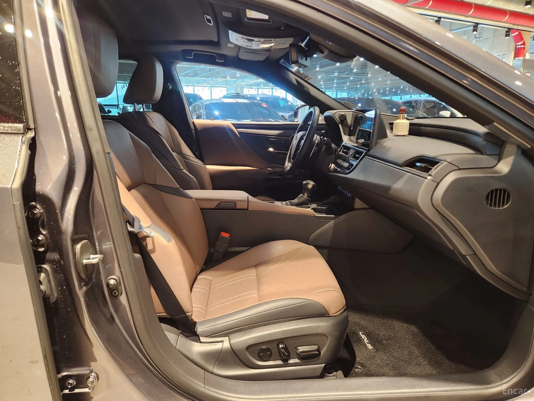 Lexus ES300h 7th Generation превью 14