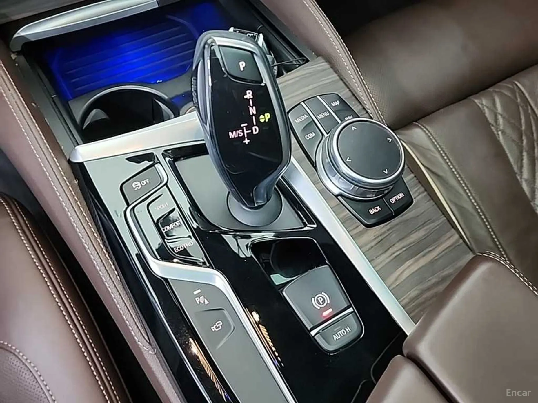 BMW 5 Series (G30) превью 8