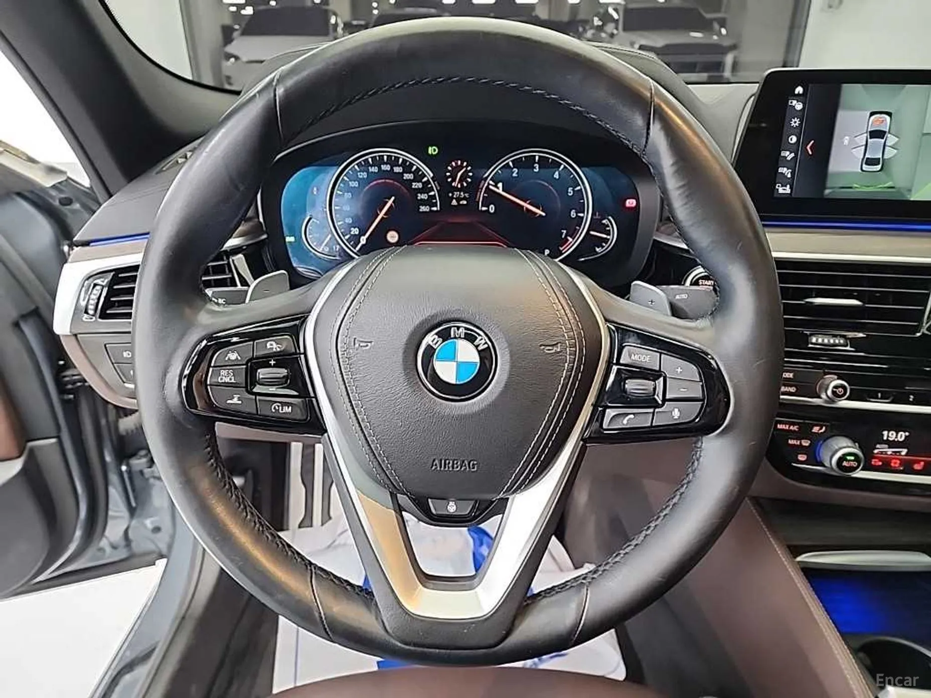 BMW 5 Series (G30) превью 9
