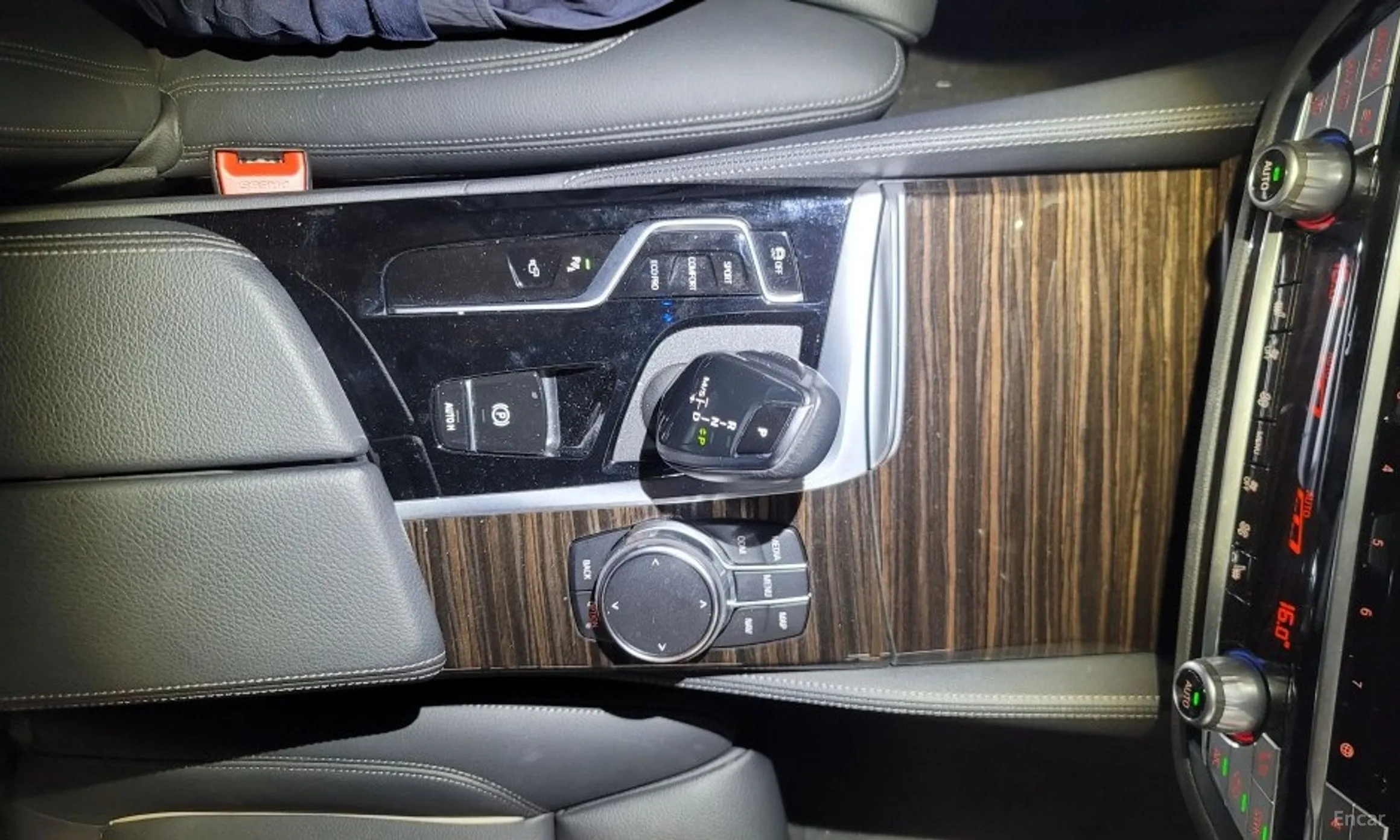 BMW 5 Series (G30) превью 7