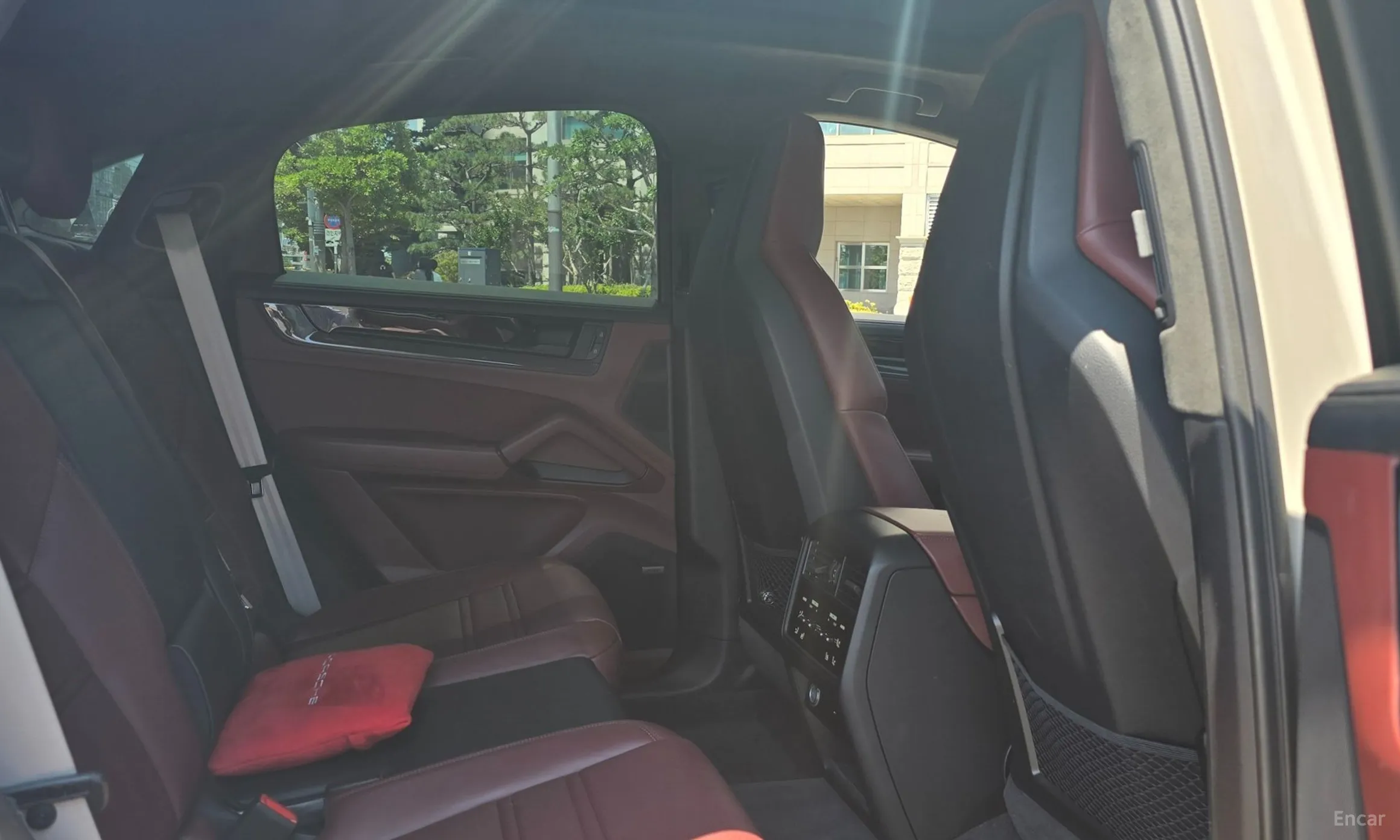 Porsche Cayenne (PO536) превью 16
