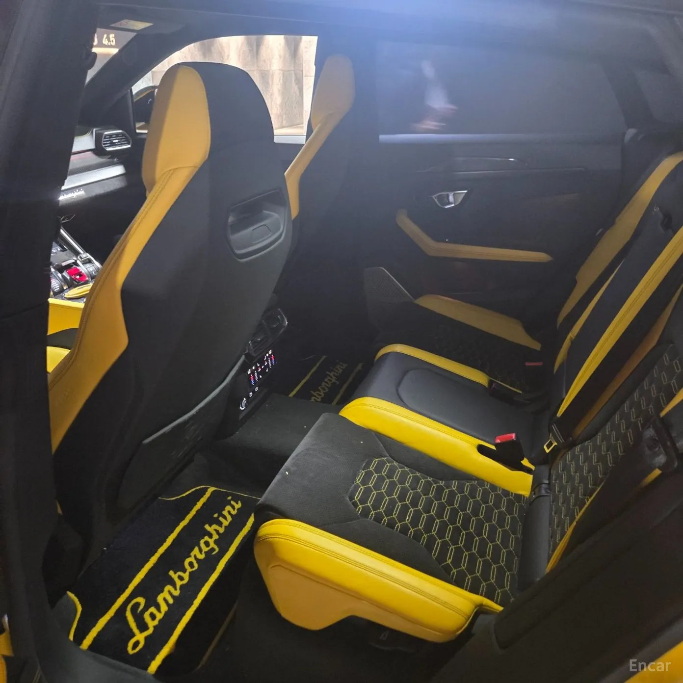 Lamborghini Urus превью 7