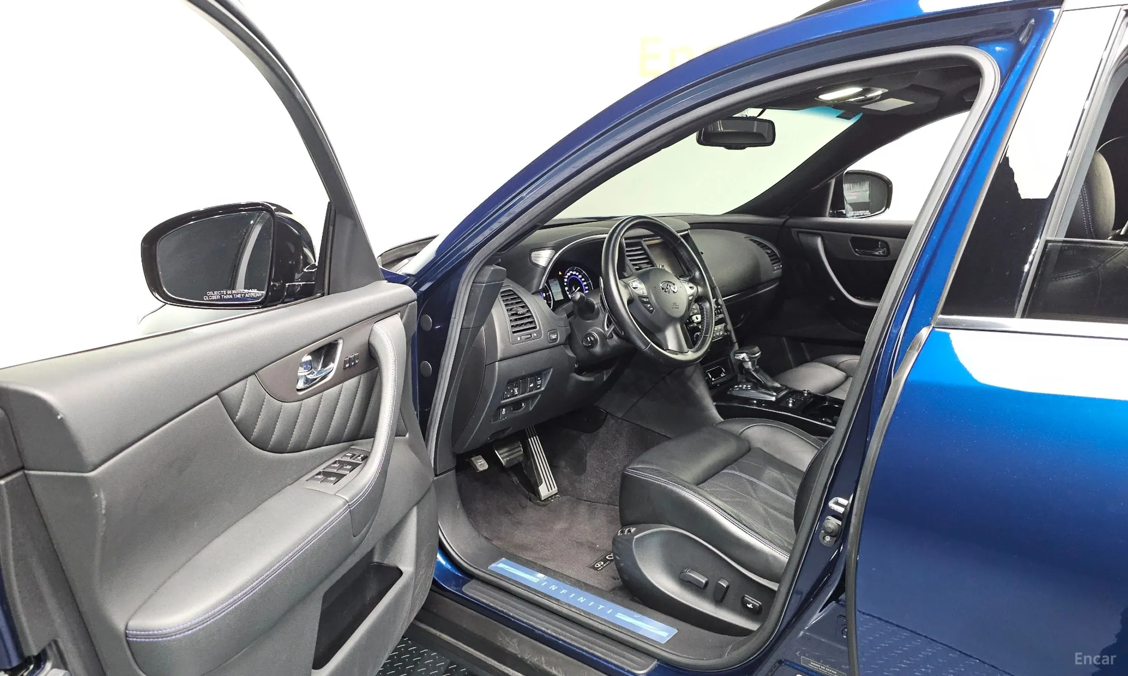 Infiniti QX70 превью 10