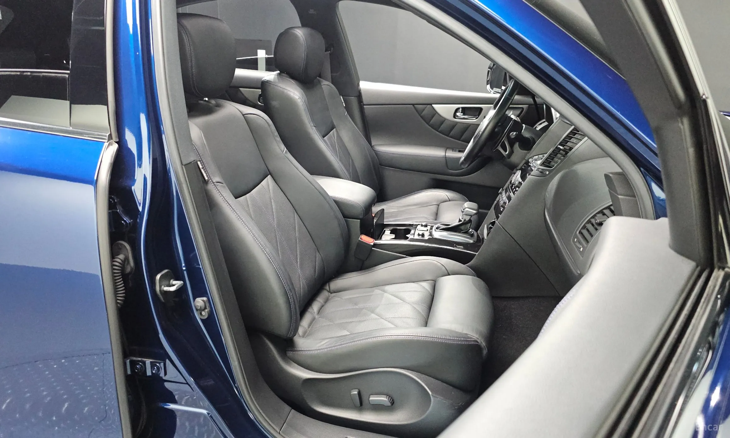 Infiniti QX70 превью 12