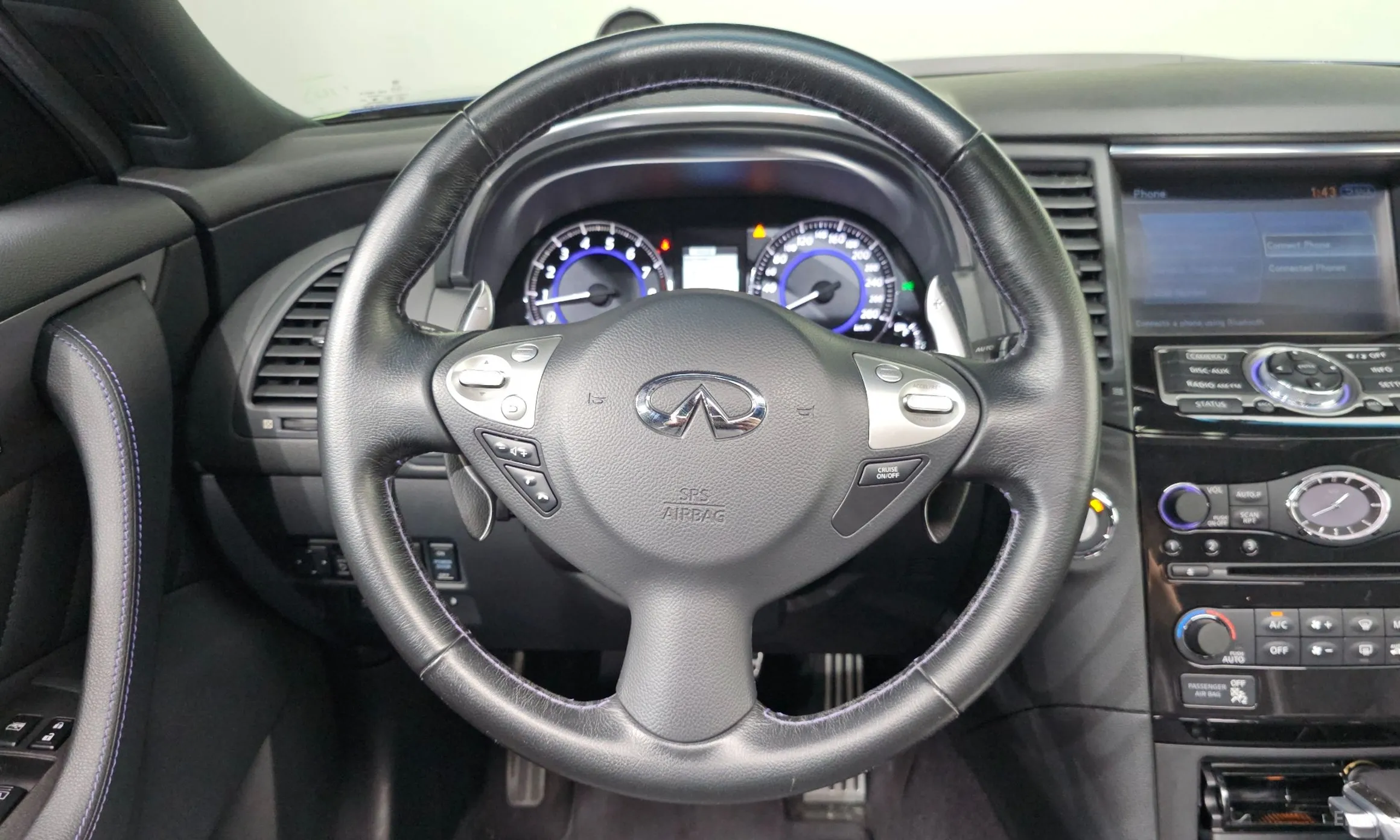 Infiniti QX70 превью 13