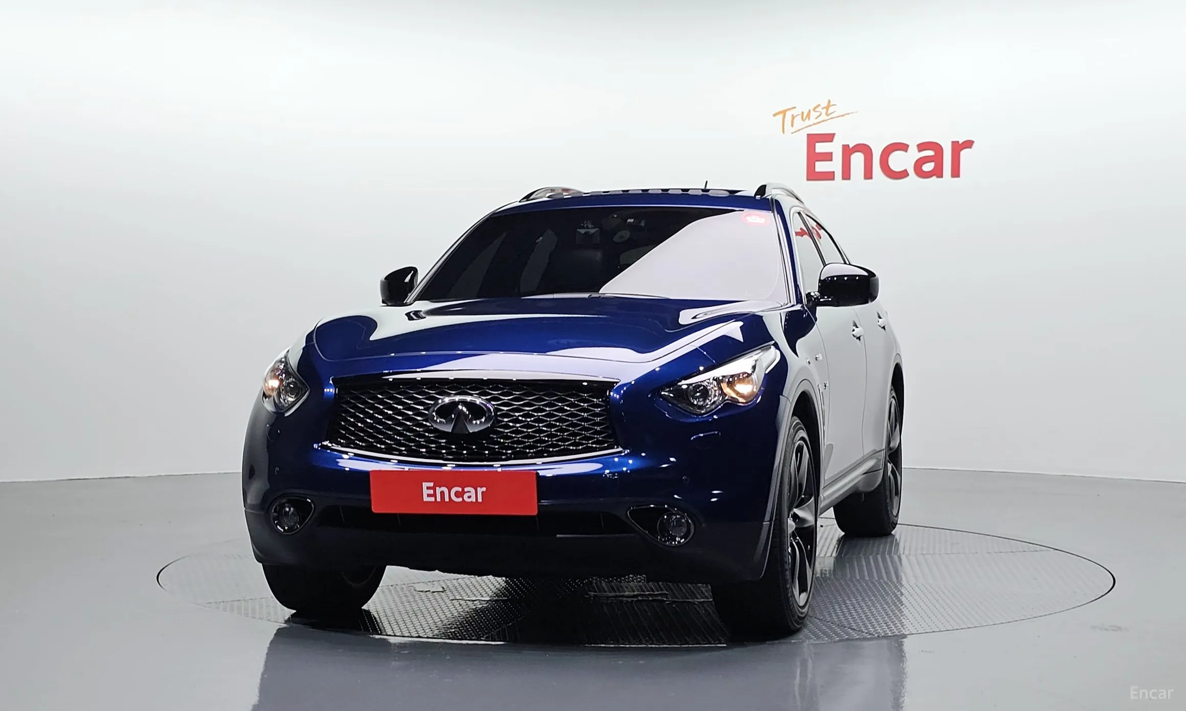 Infiniti QX70 превью 3