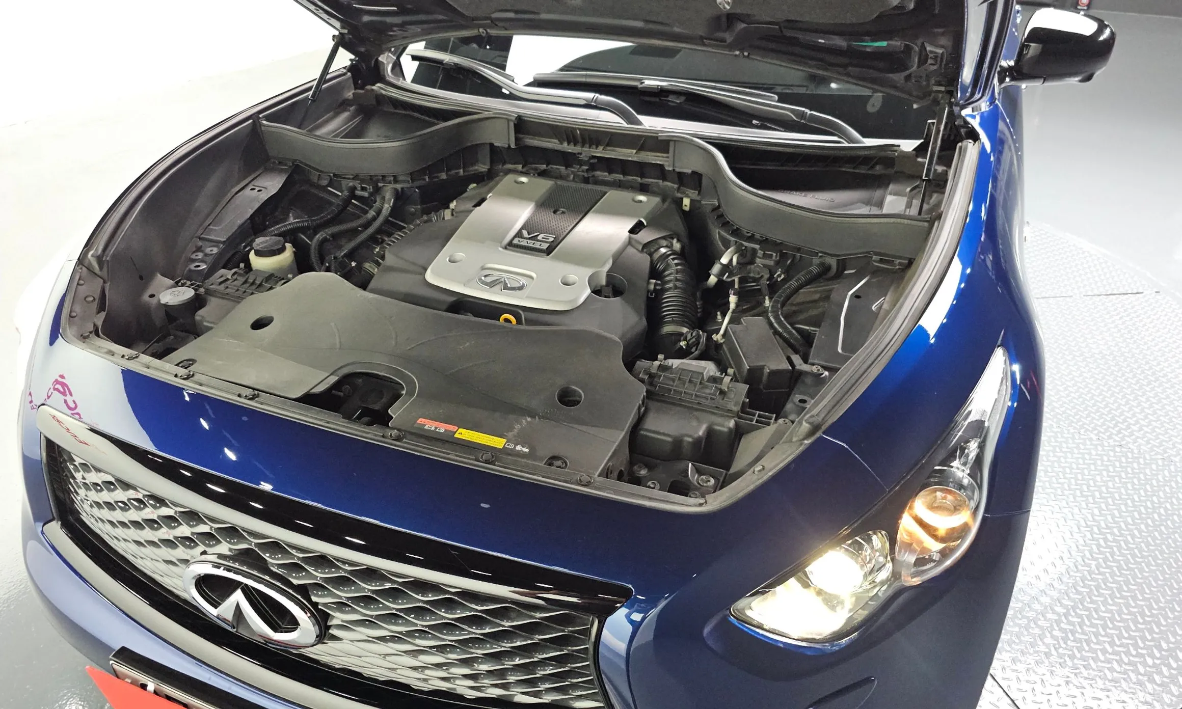 Infiniti QX70 превью 6