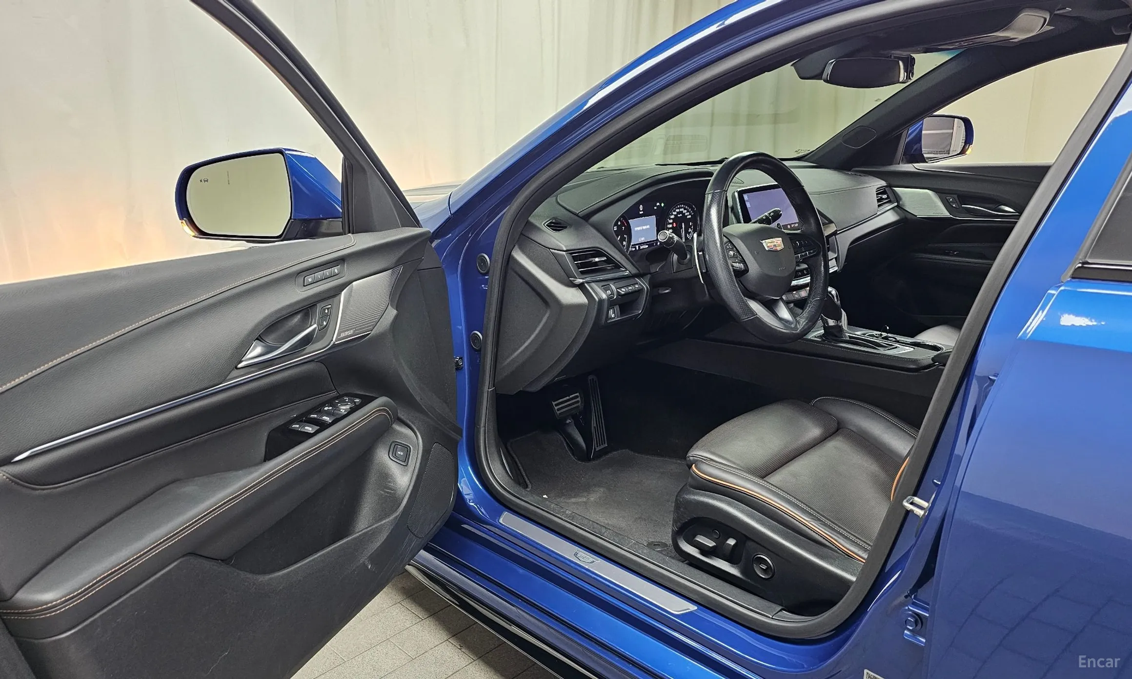 Cadillac CT4 превью 10
