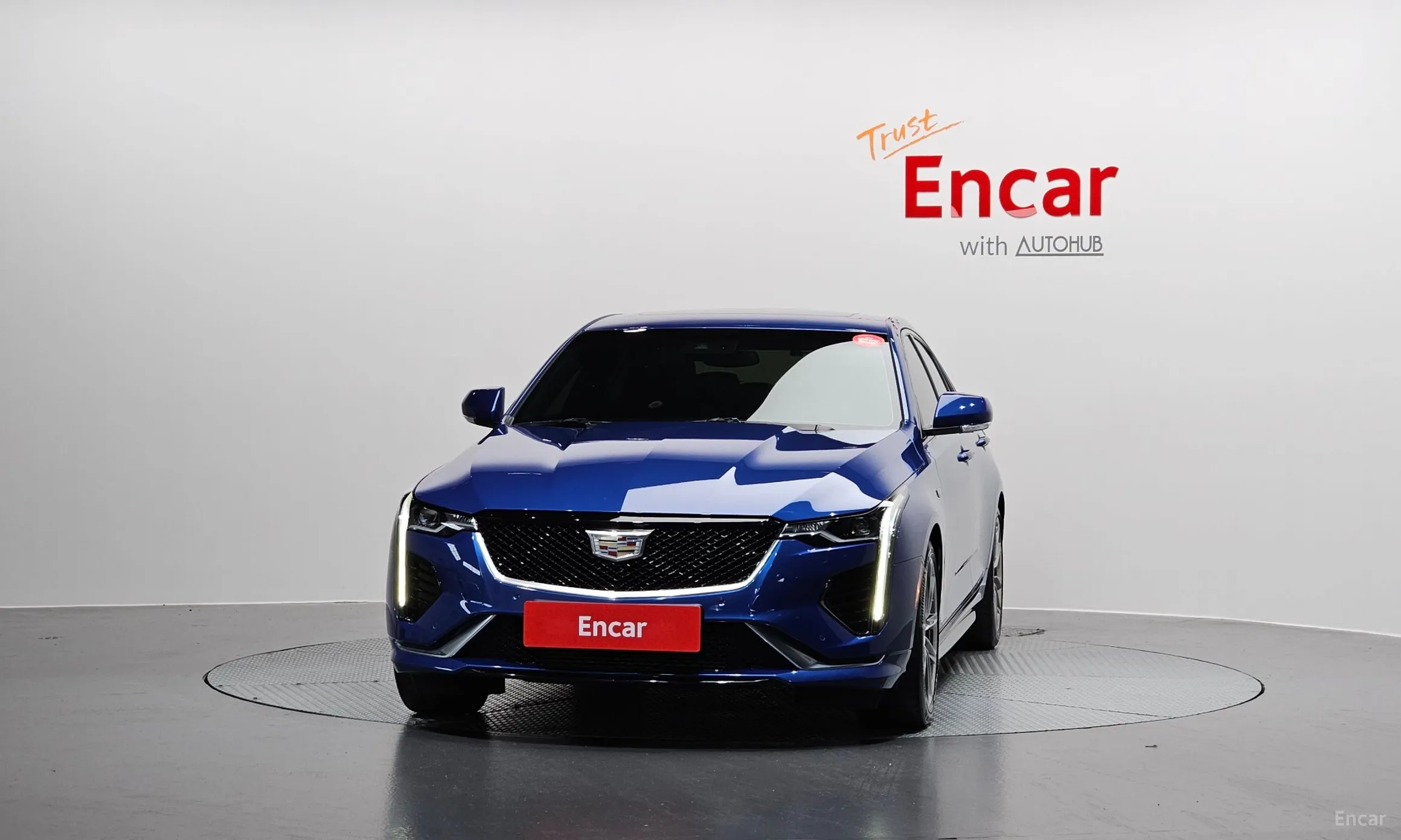 Cadillac CT4 превью 3