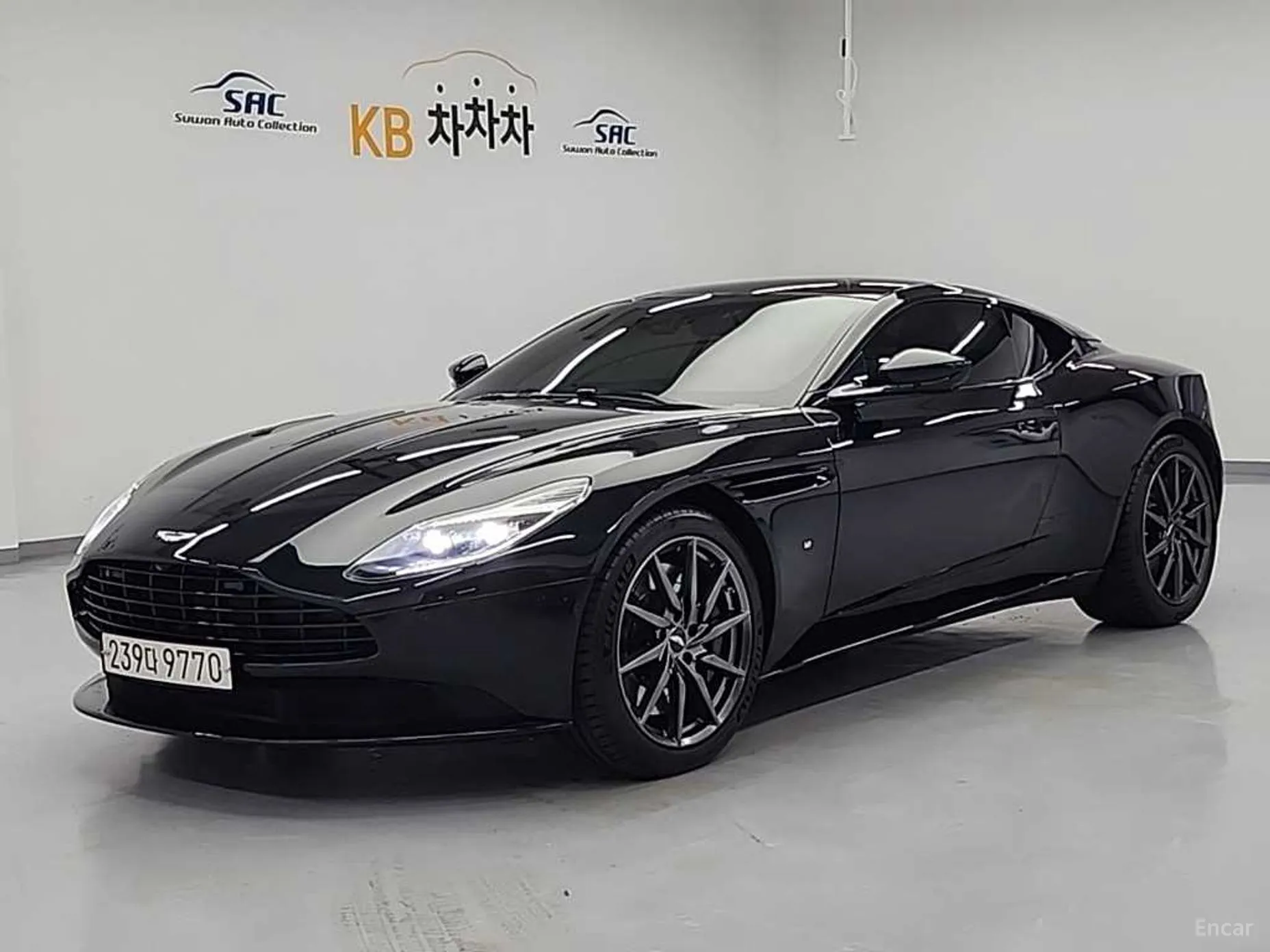 Aston Martin DB11