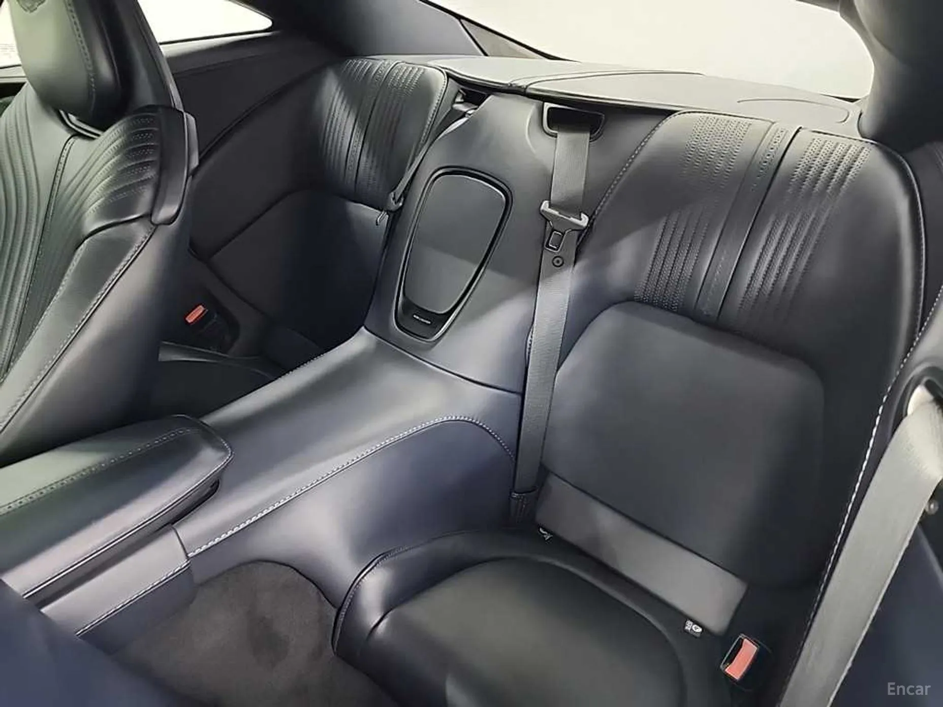 Aston Martin DB11 превью 12