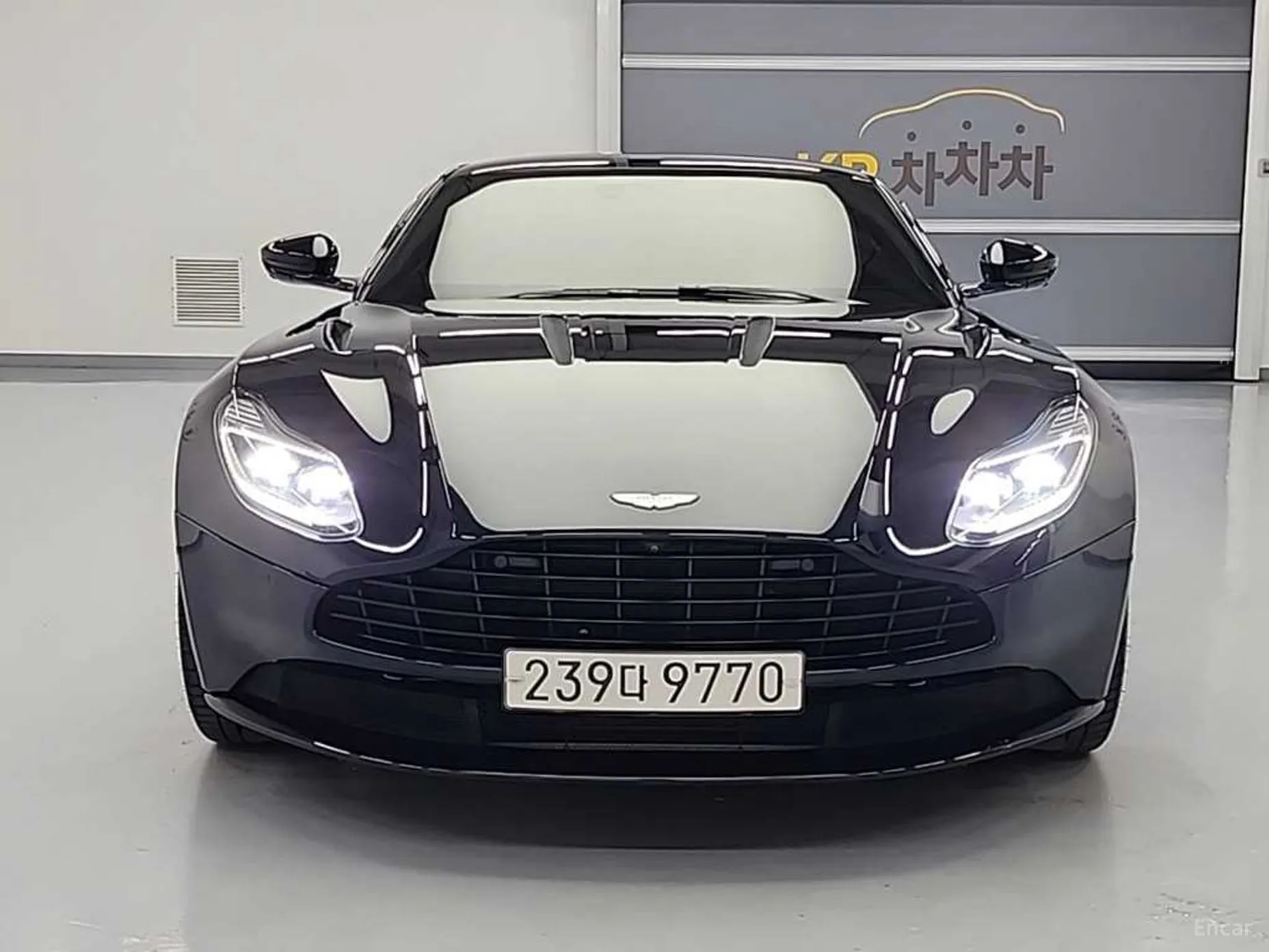 Aston Martin DB11
