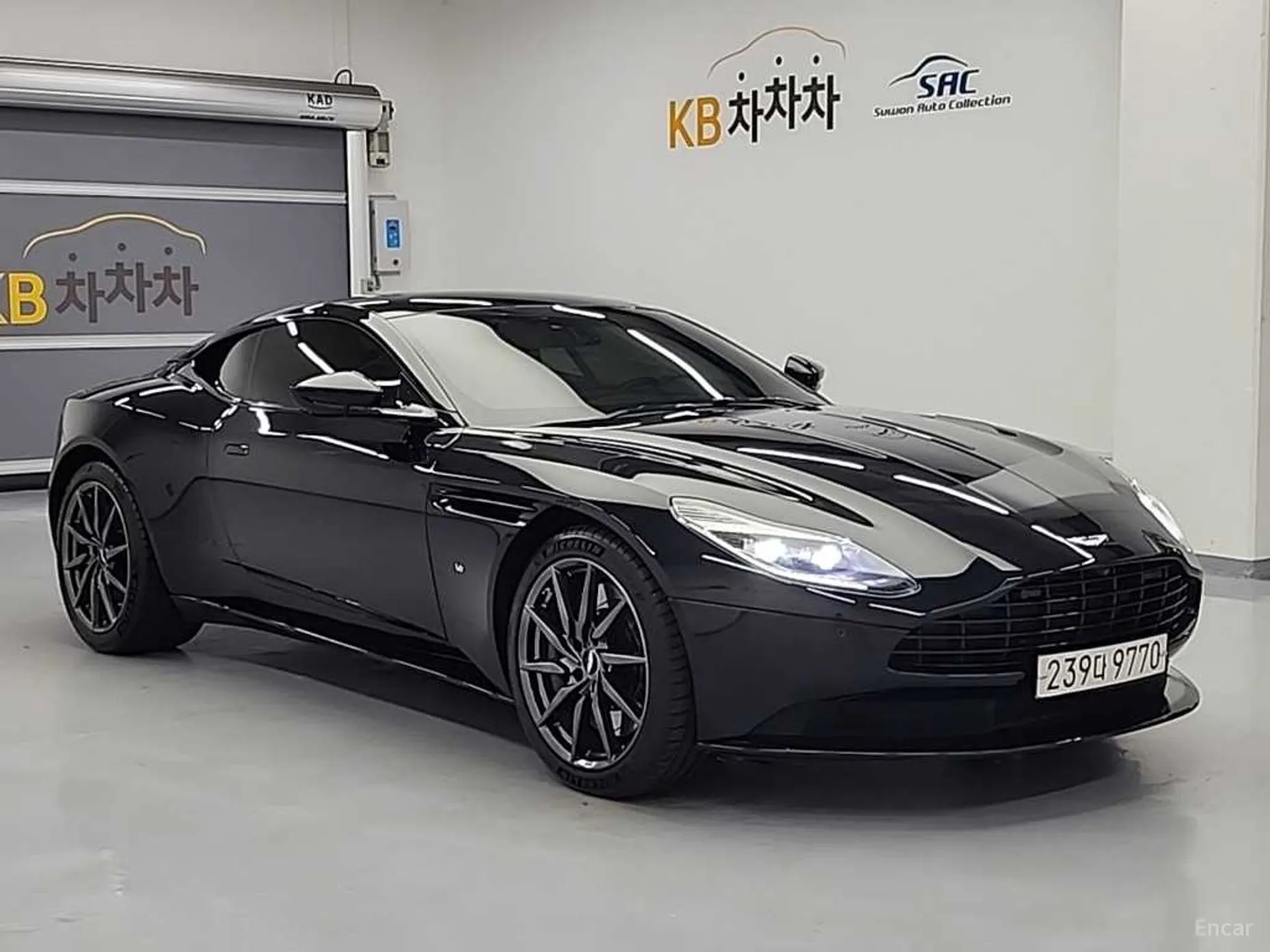 Aston Martin DB11 превью 4