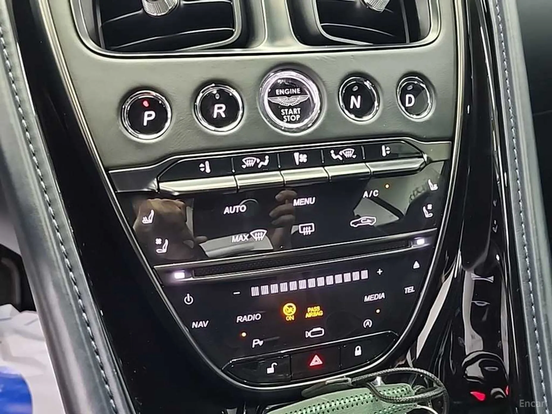 Aston Martin DB11 превью 8